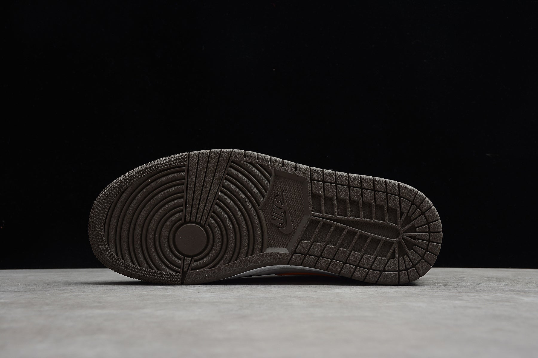 Air Jordan 1 Mid – Negro / Rosa