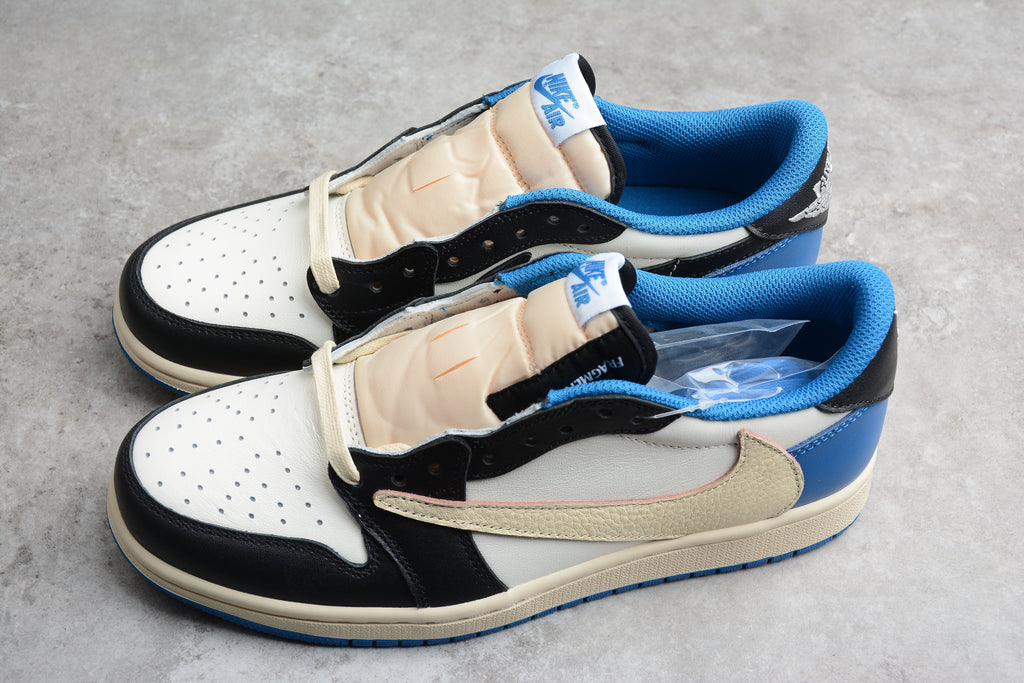 Travis Scott – Azul / Negro / Blanco