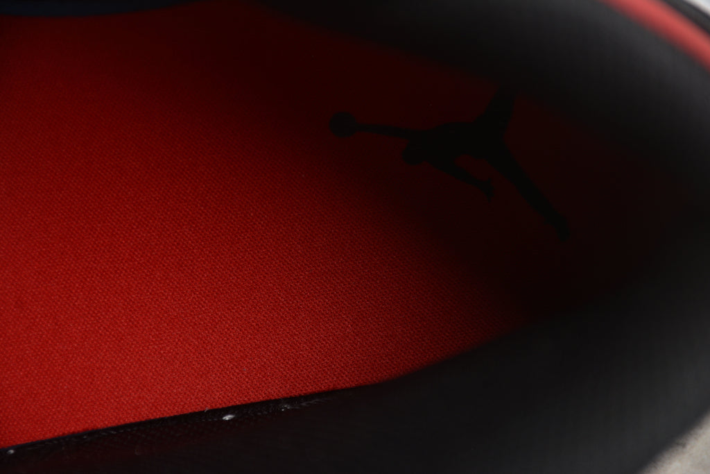 Air Jordan 1 Mid – Rojo / Blanco