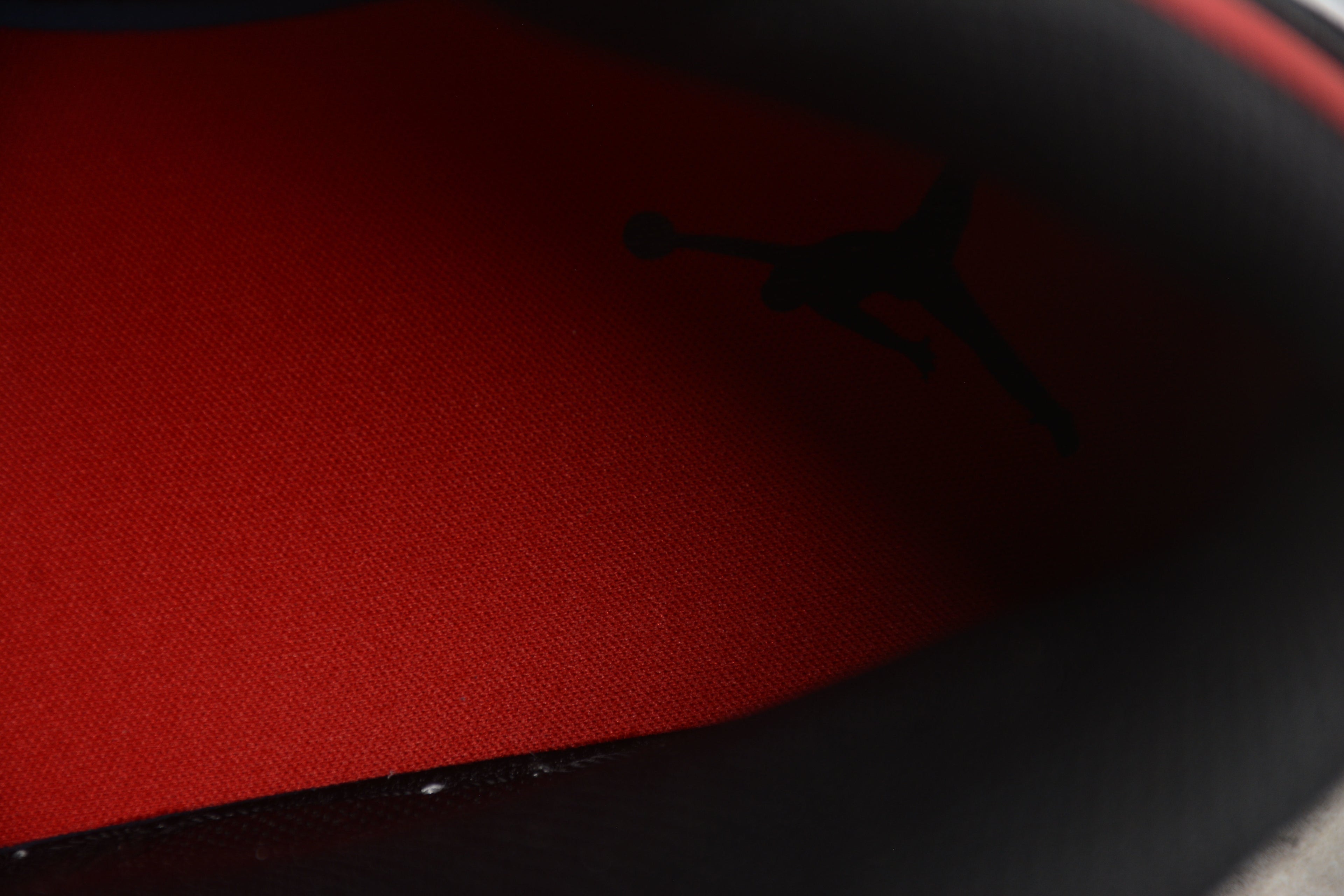Air Jordan 1 Mid – Rojo / Blanco