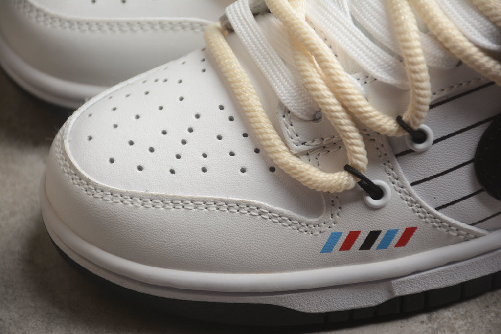 Dunk SB – Blanco / Negro