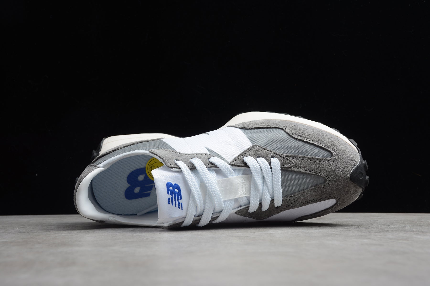 New Balance 327 – Gris Oscuro