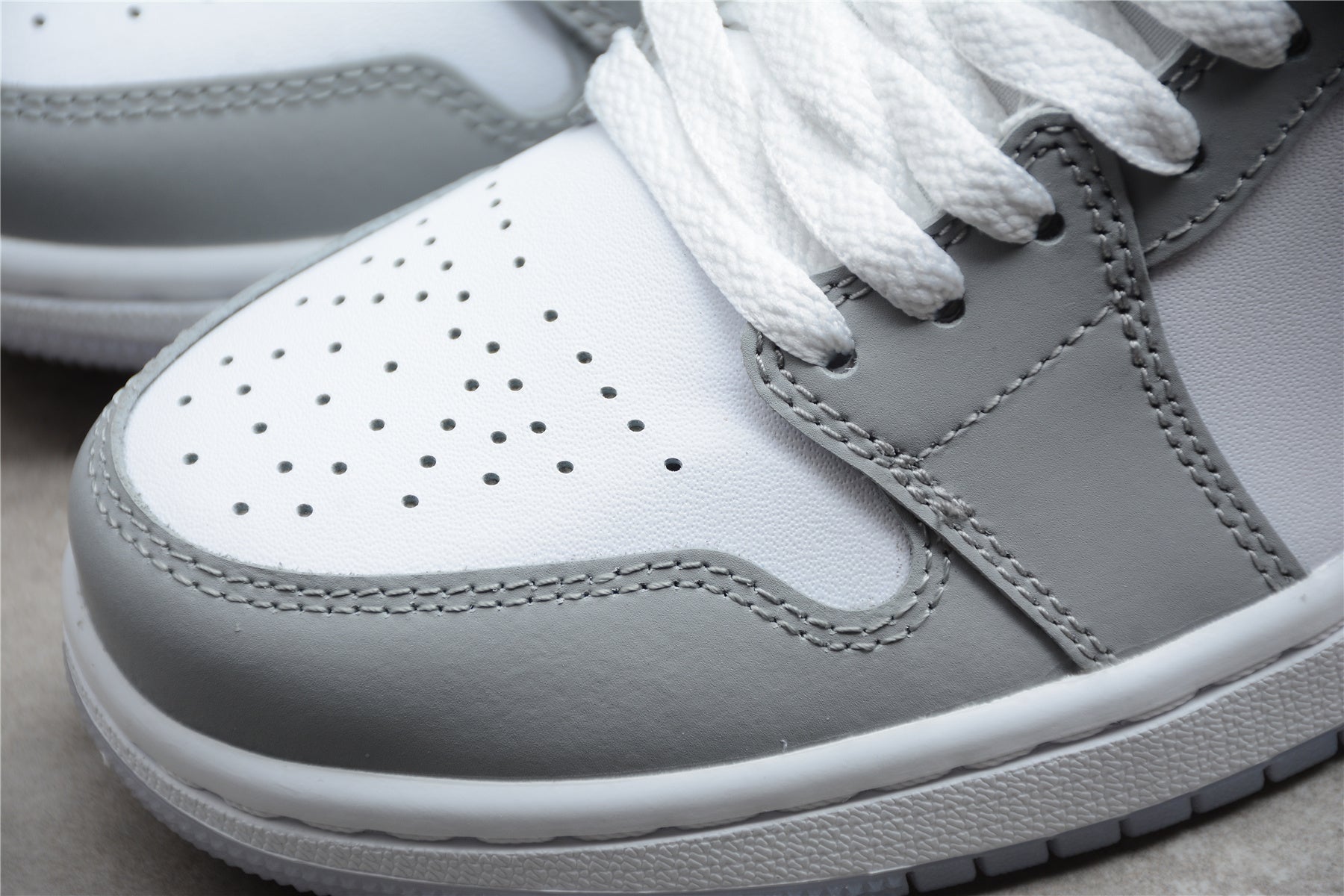 Air Jordan 1 Mid – Gris / Azul