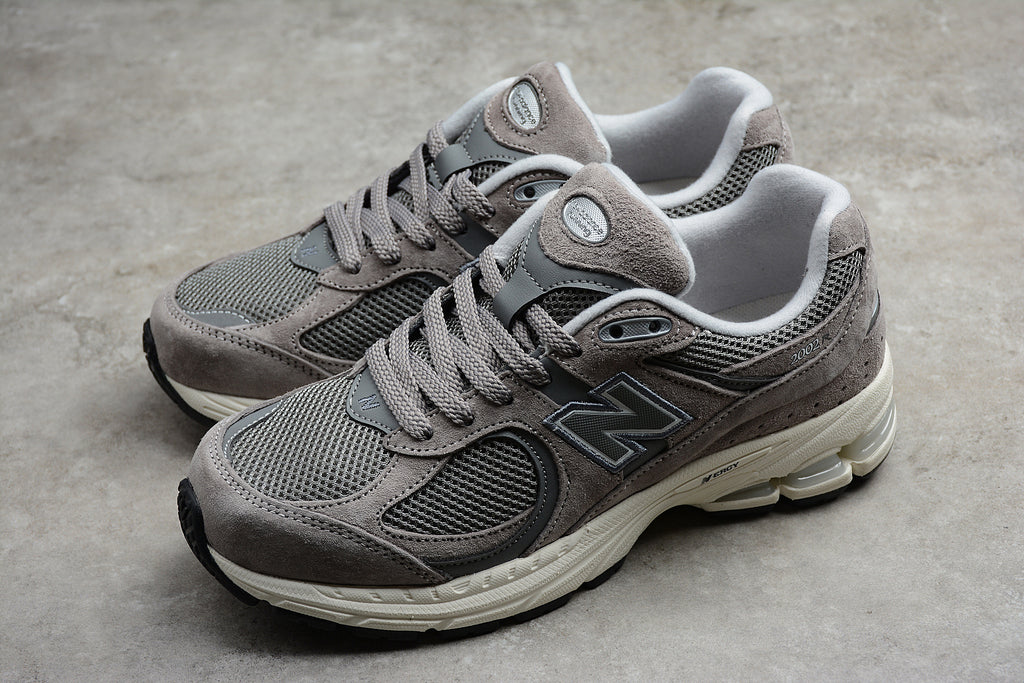 New Balance 2002R – Gris Oscuro