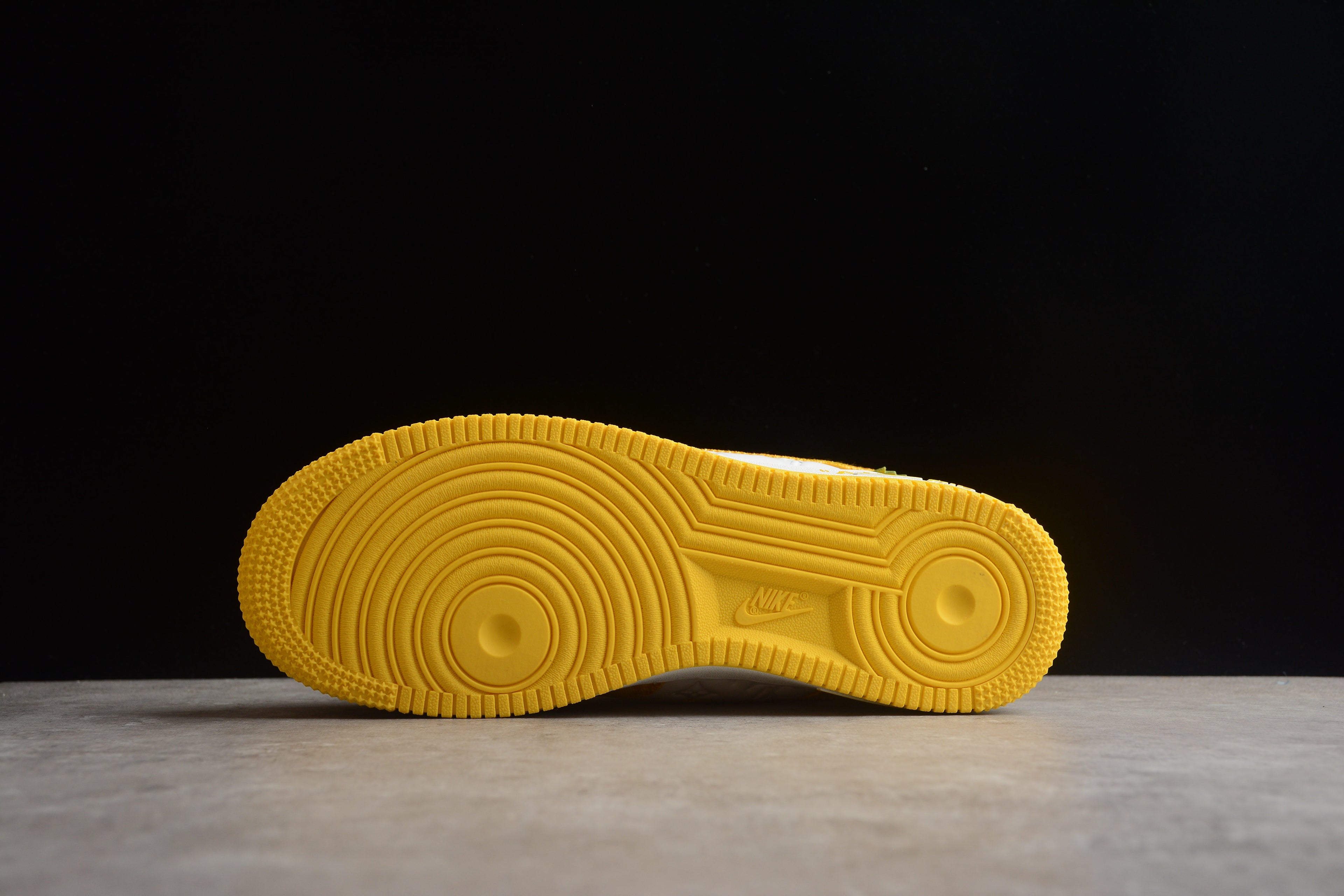 Air Force 1 Low LV – Blanco / Amarillo