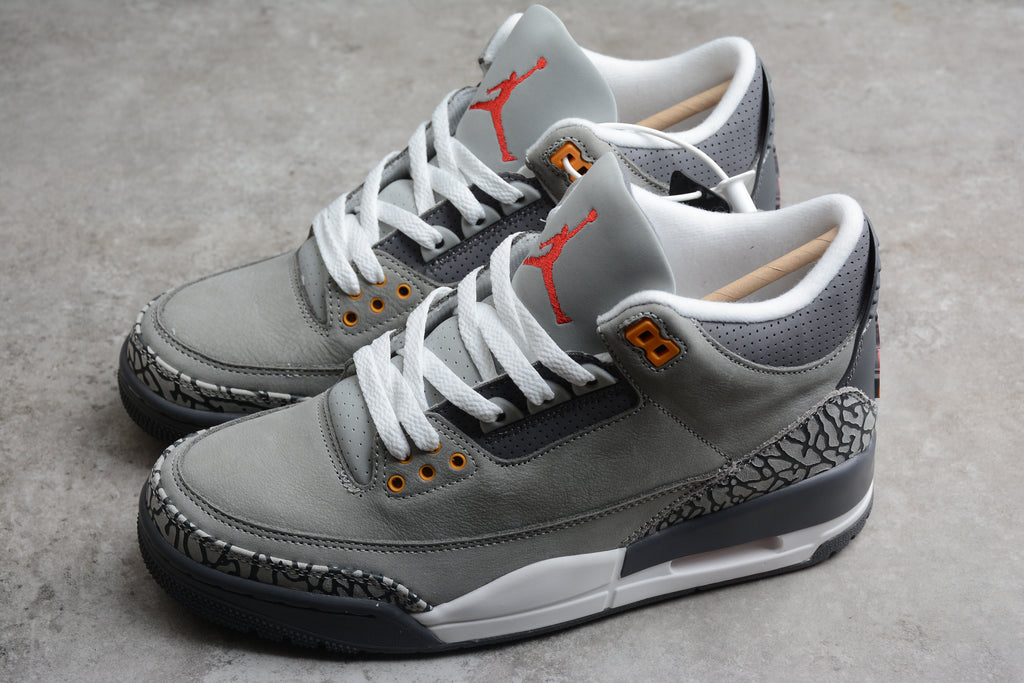 Air Jordan 3 – Gris