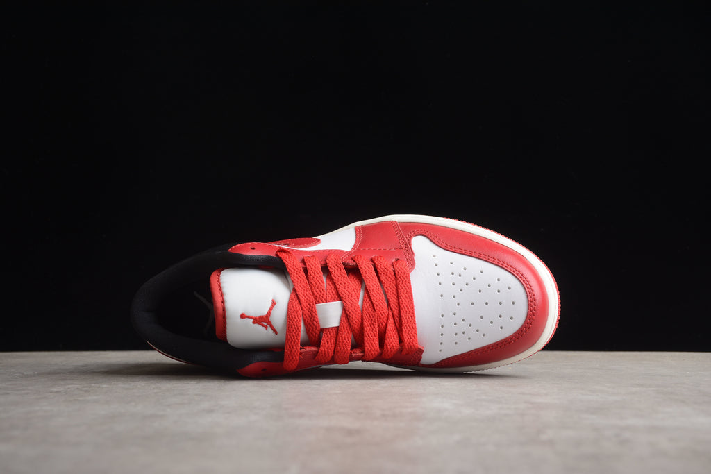 Jordan 1 Low – Rojo / Blanco / Negro