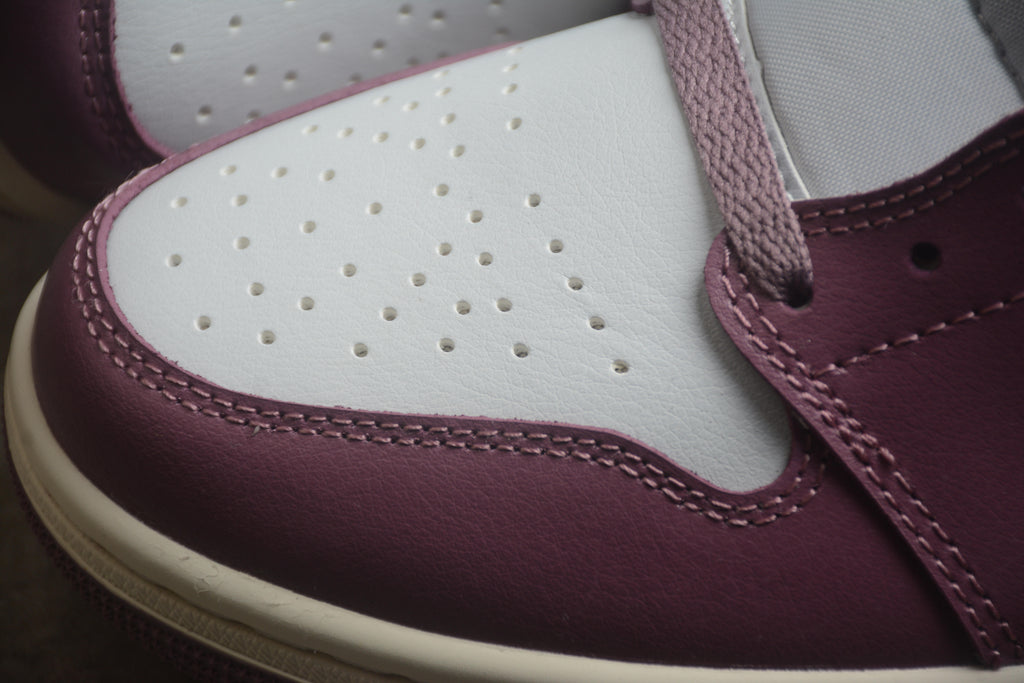 Air Jordan 1 Mid – Lila / Blanco