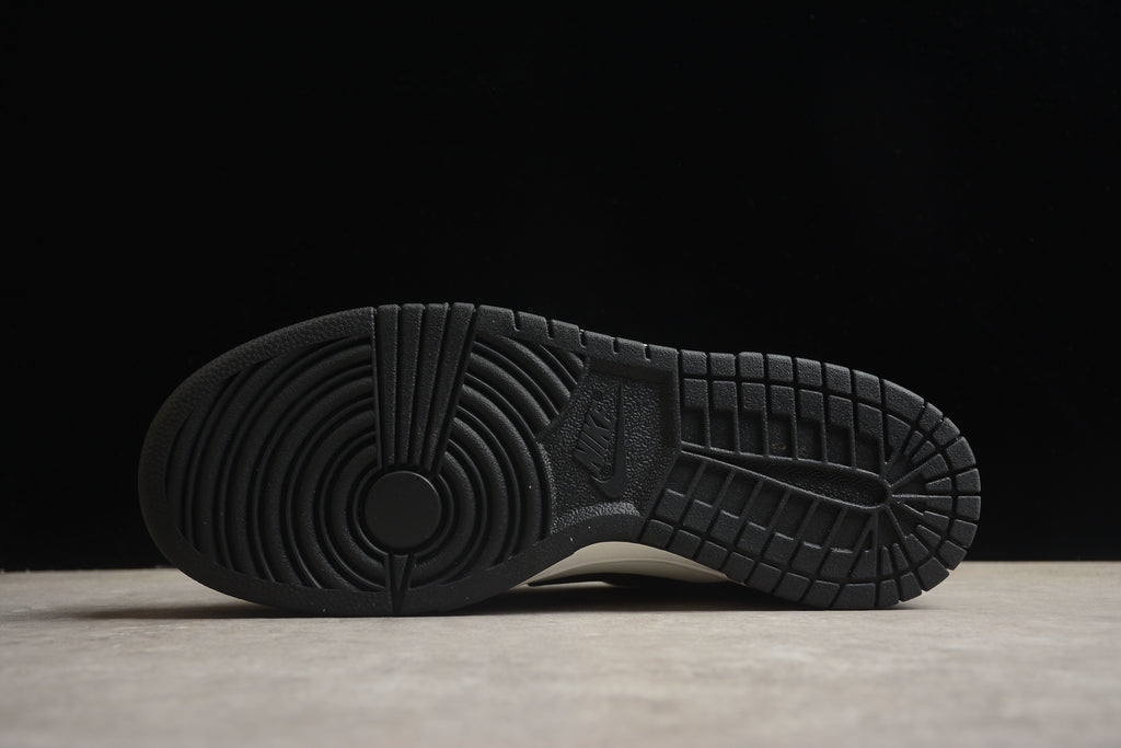 Dunk SB – Negro / Blanco