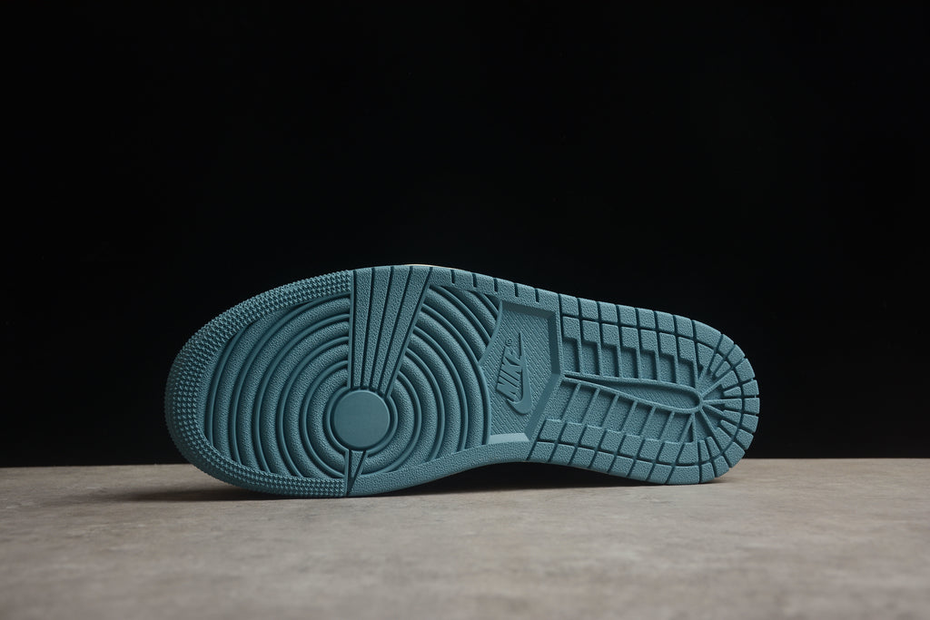 Jordan 1 Low – Negro / Azul Oscuro