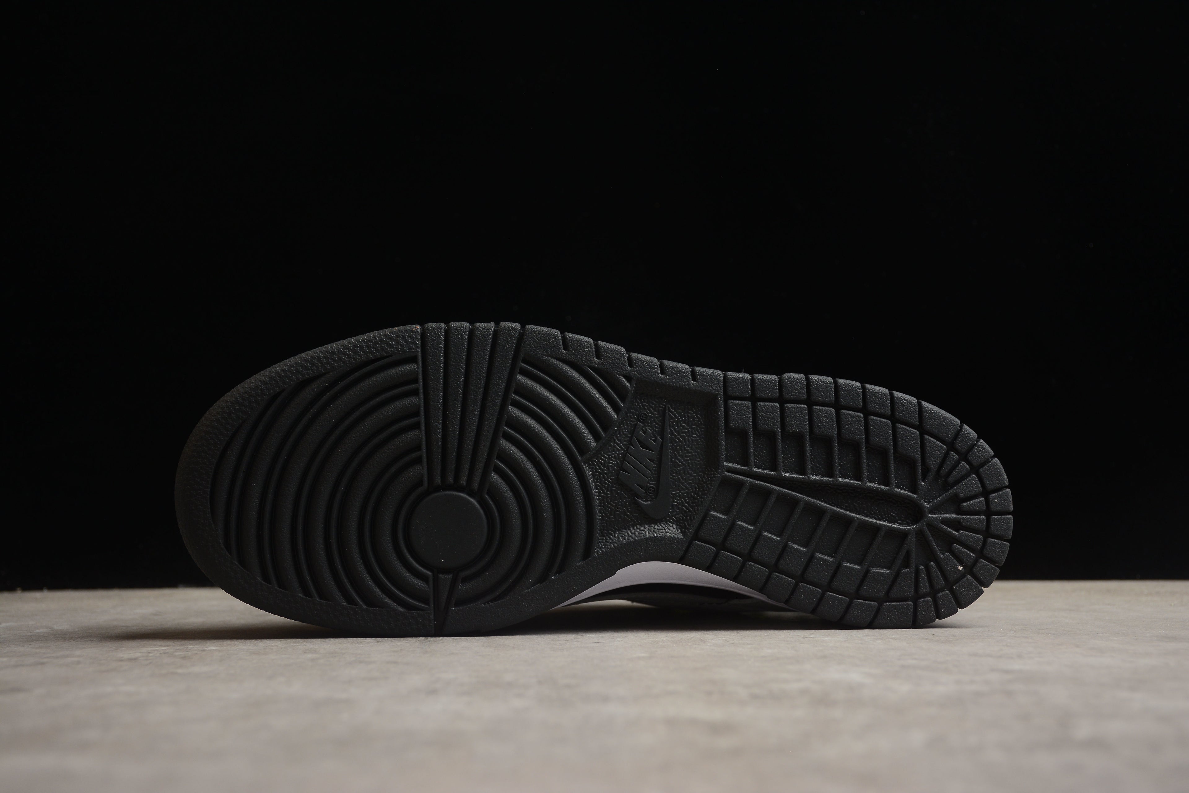 Dunk SB – Gris / Negro