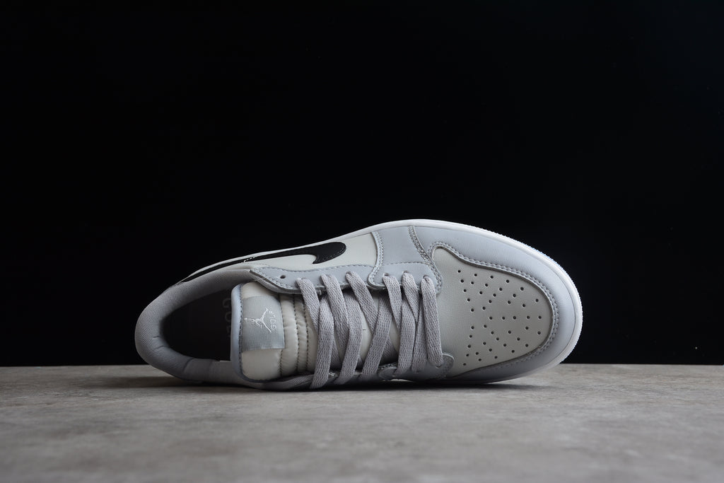 Jordan 1 Low – Beige / Blanco / Negro