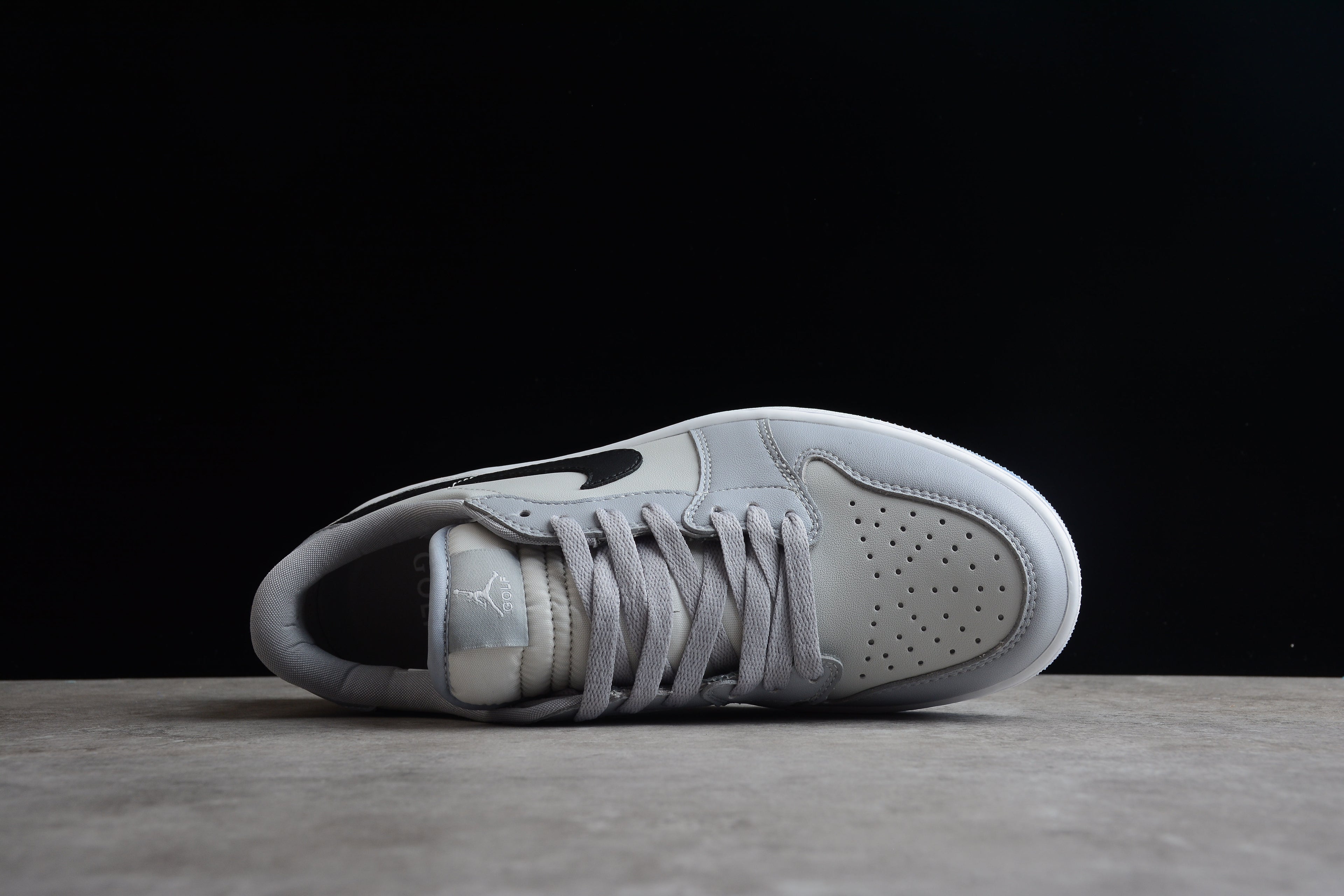 Jordan 1 Low – Beige / Blanco / Negro