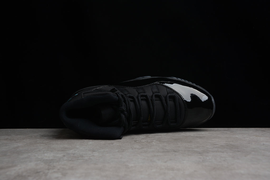 Air Jordan 11 – Negro