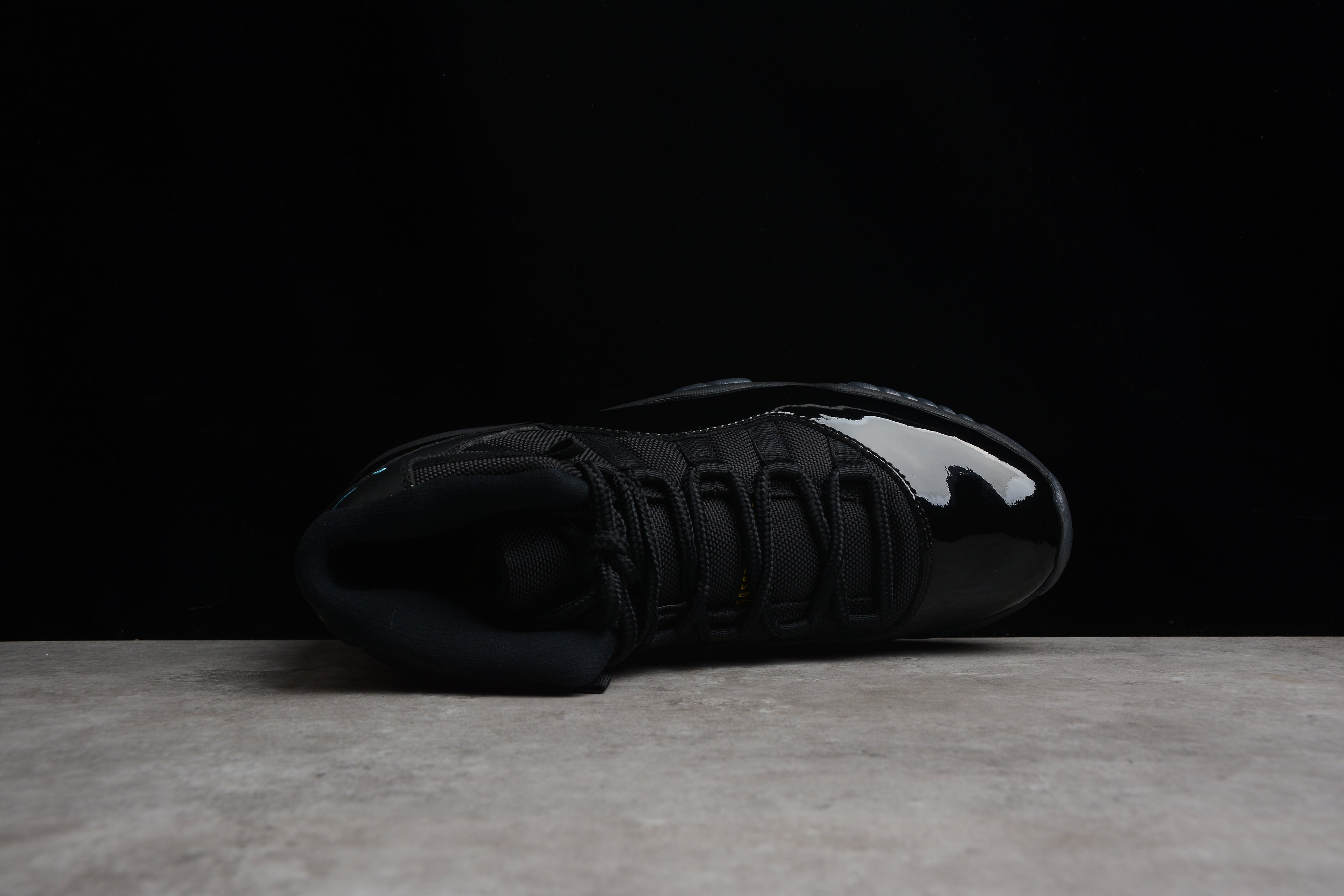 Air Jordan 11 – Negro