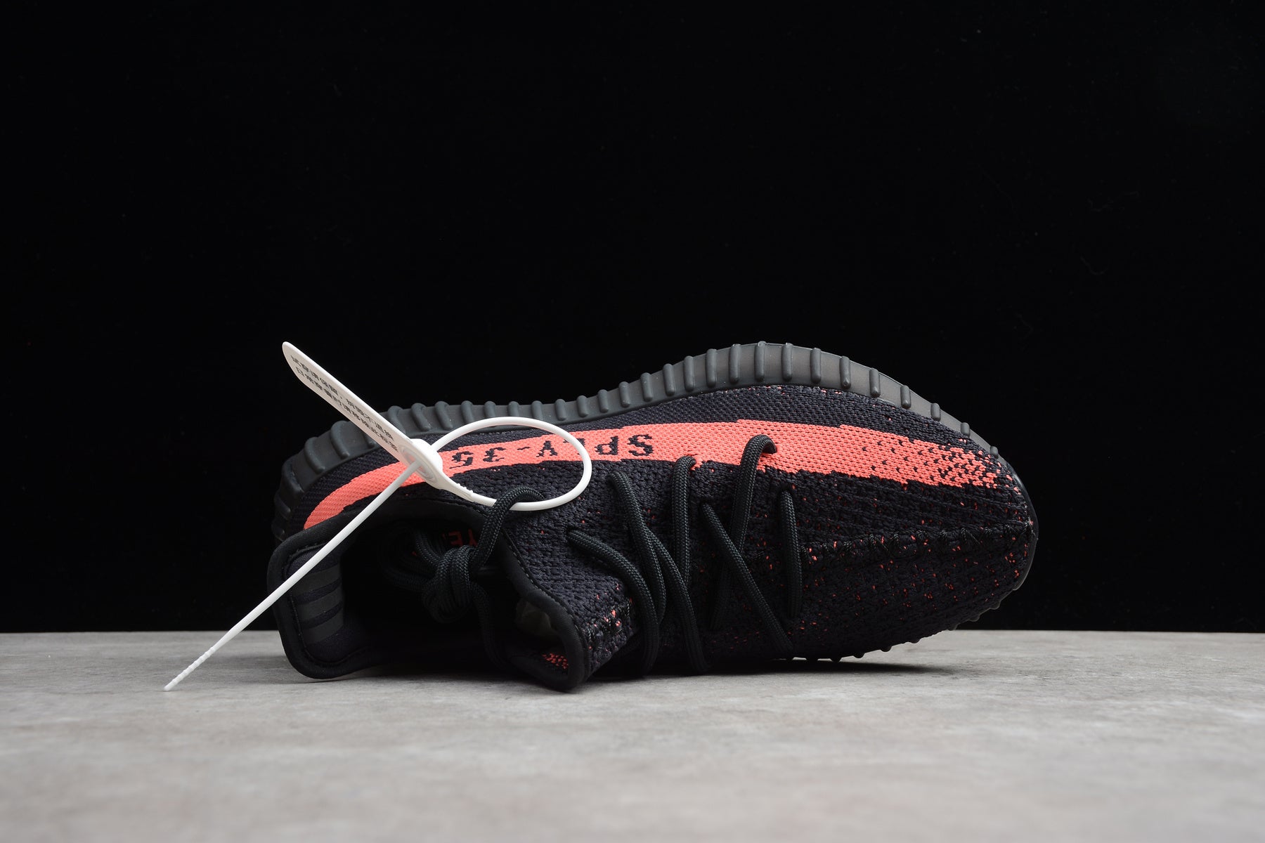 Adidas Yeezy 350 – Negro / Rojo