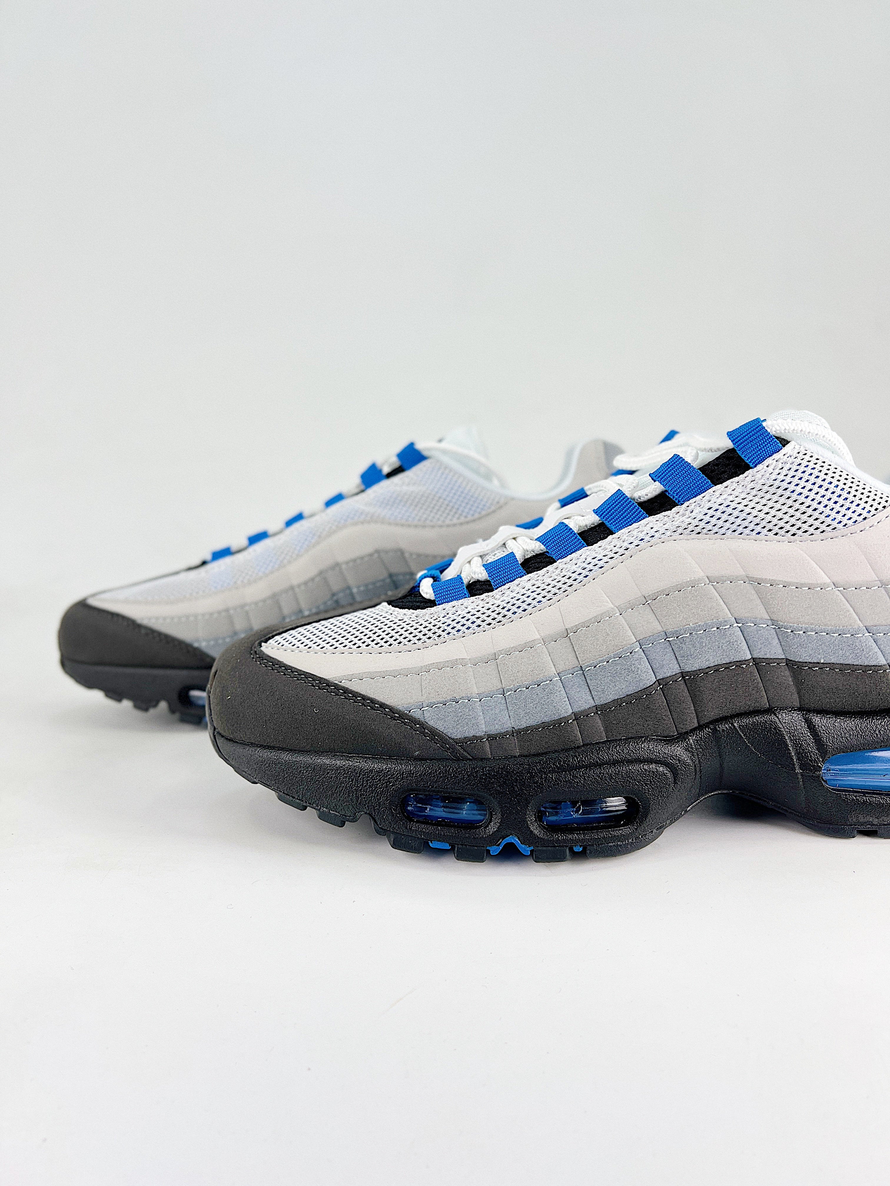 Air Max 95 – Negro / Blanco / Azul