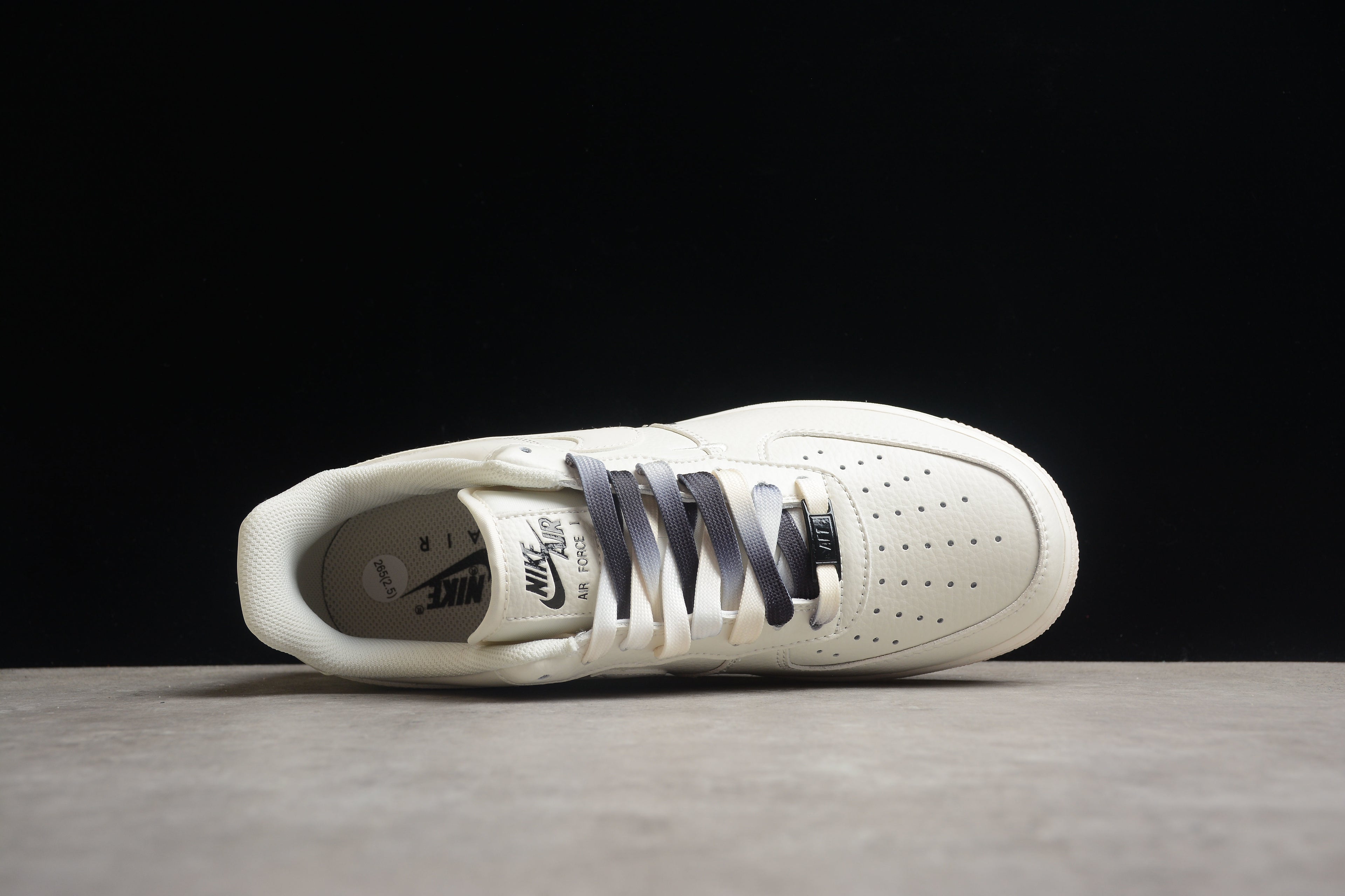 Nike Air Force 1 Low – Blanco / Negro