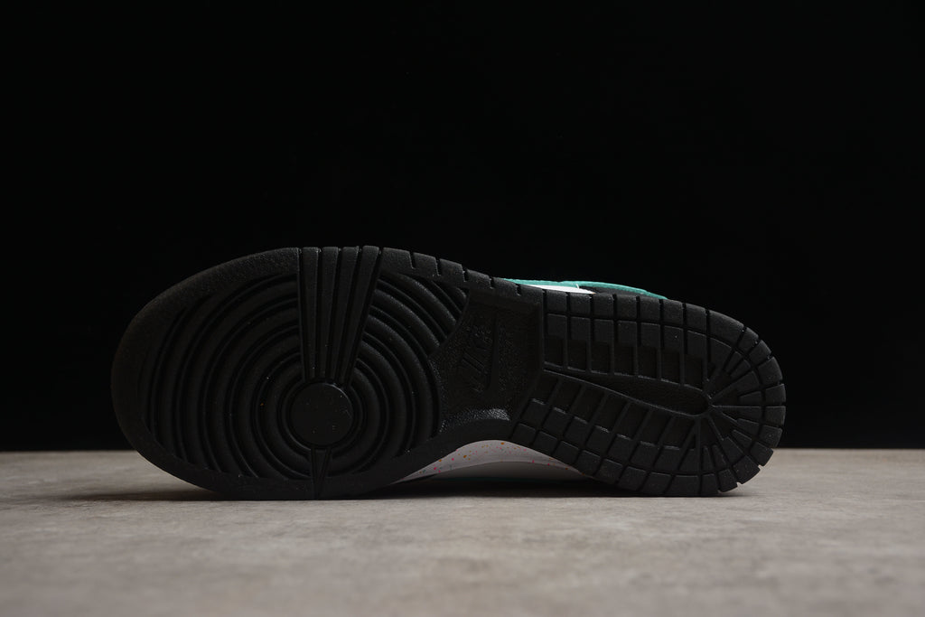 Dunk SB – Negro / Gris / Naranja / Verde