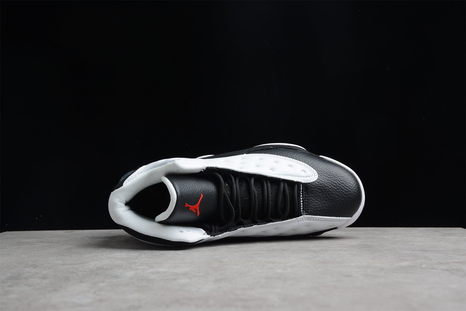 Air Jordan 13 – Blanco / Negro / Rojo
