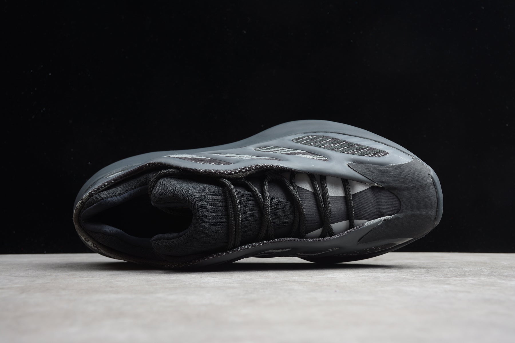 Adidas Yeezy 700 V3 – Gris