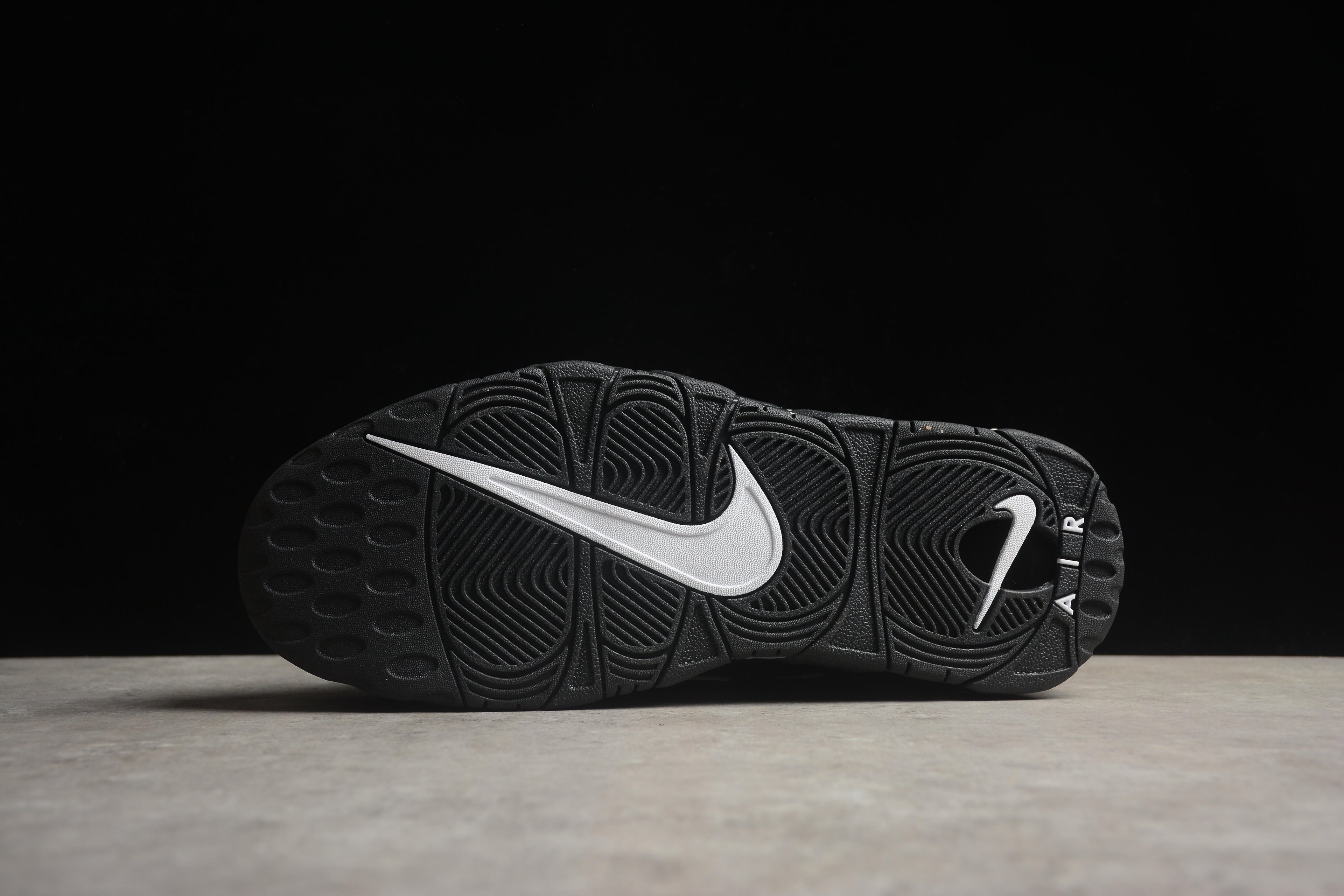 Air More Uptempo – Negro / Blancas