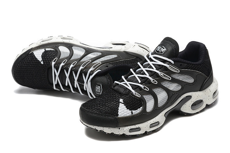 Air Max Plus Terrascape – Negro / Blanco