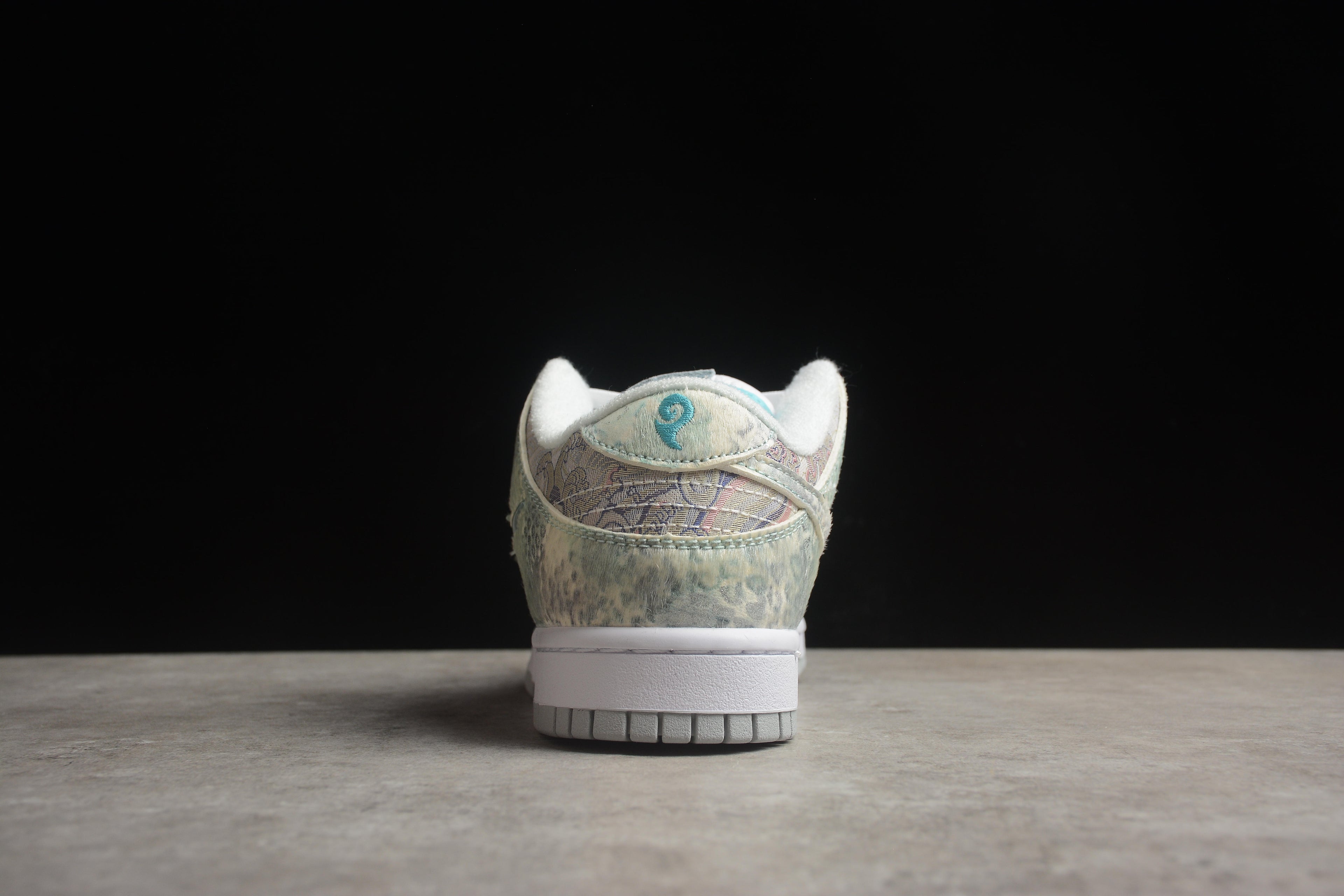 Dunk SB – Gris Dragón