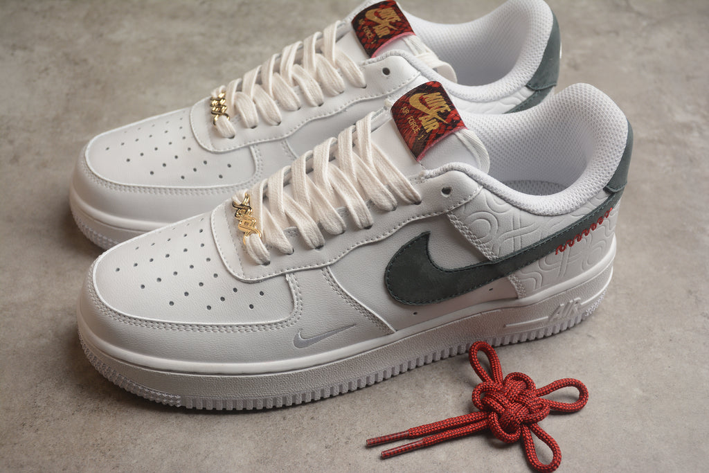Nike Air Force 1 Low – Blanco / Gris
