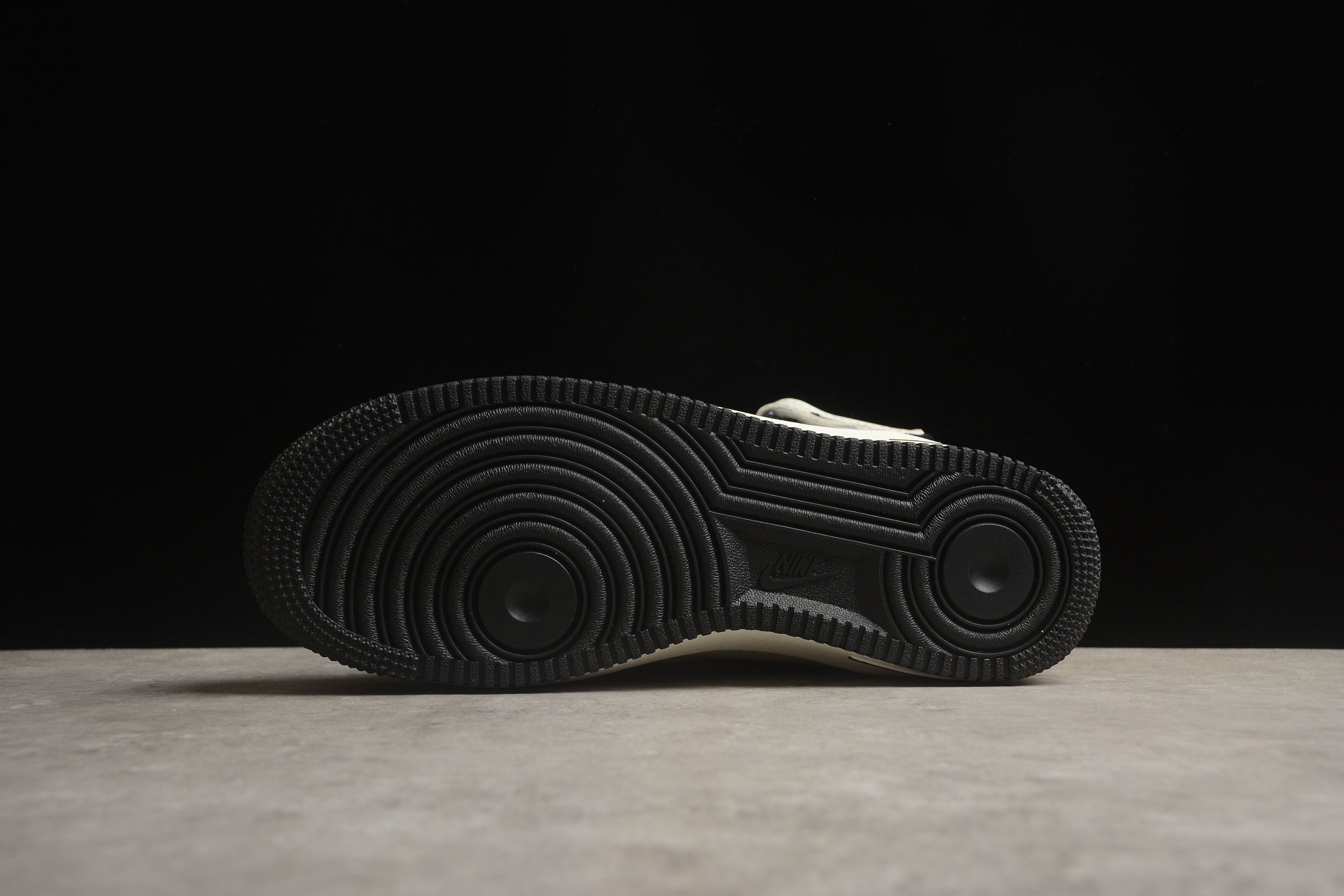 Air Force 1 High – Blanco / Negro