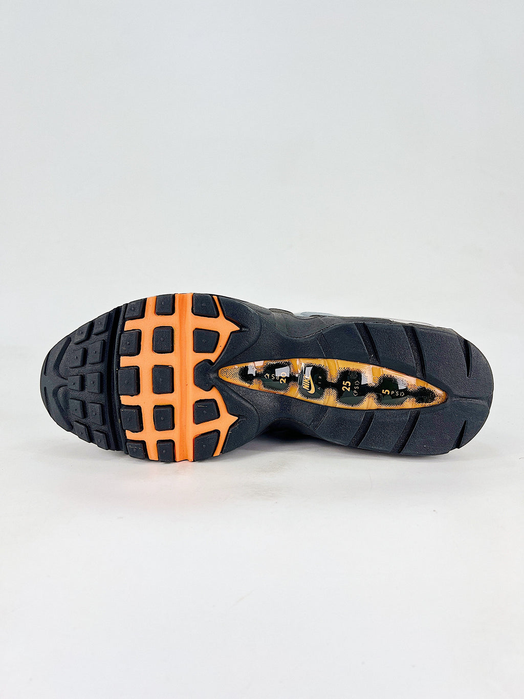 Air Max 95 – Negro / Gris / Naranja