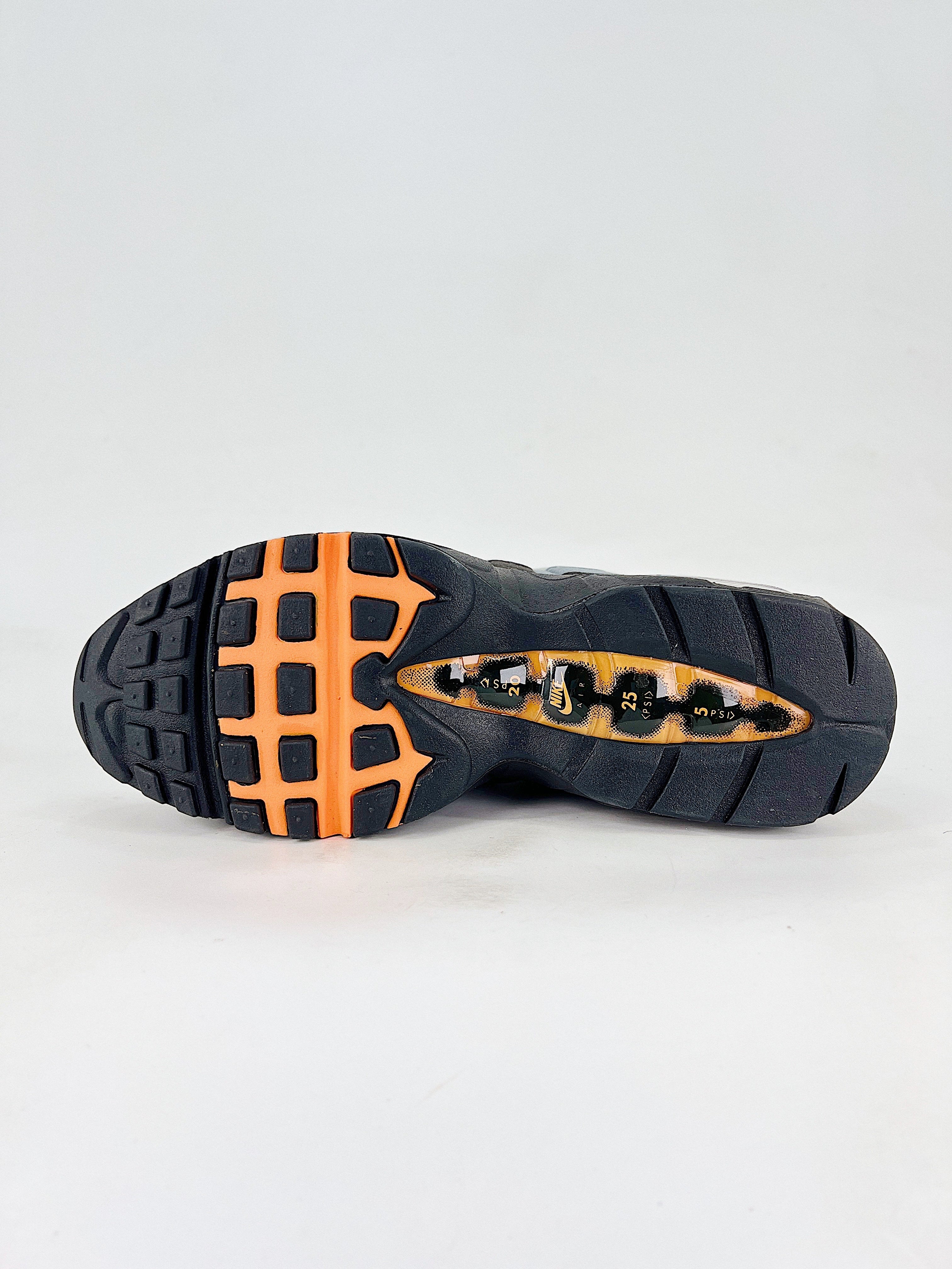 Air Max 95 – Negro / Gris / Naranja
