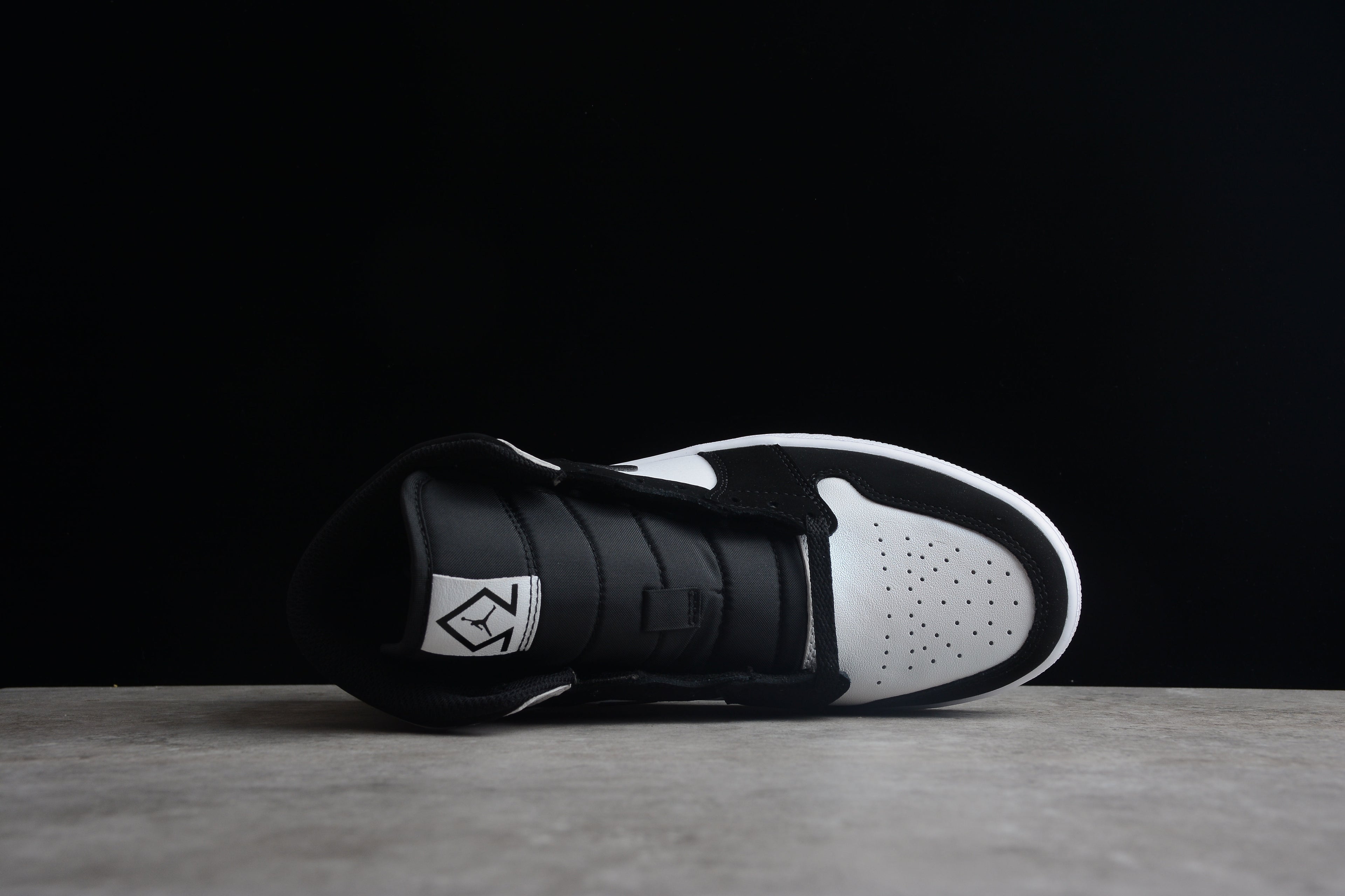 Air Jordan 1 Mid – Negro / Gris