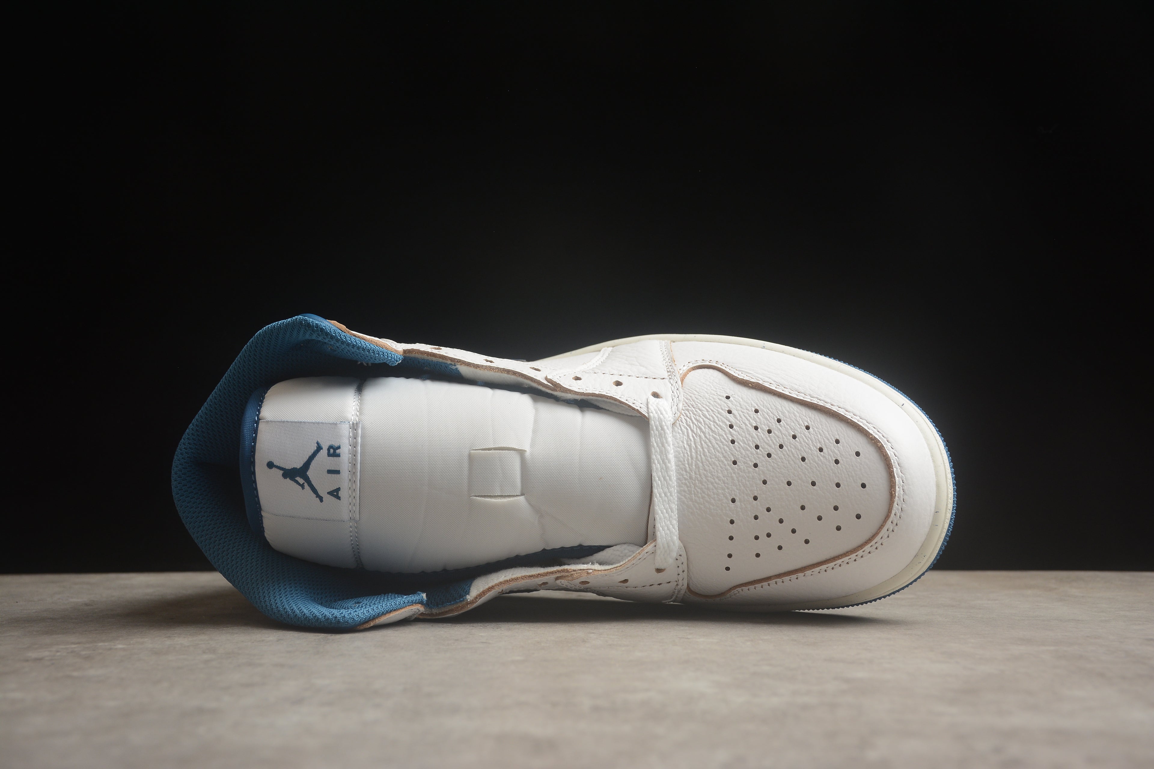 Air Jordan 1 Mid – Blanco / Azul