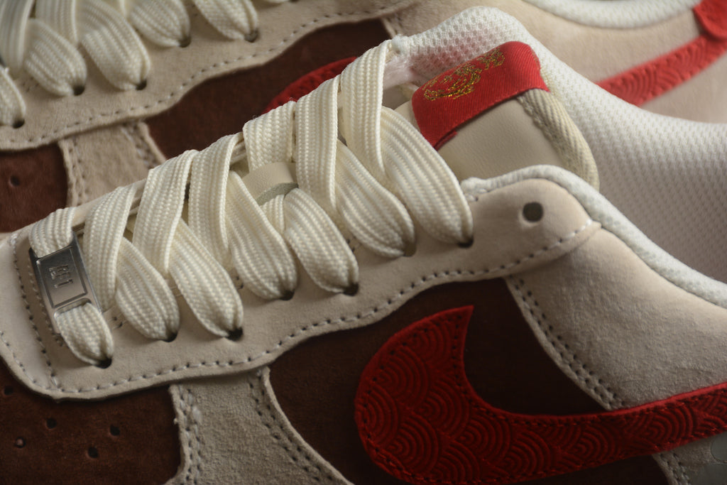 Air Force 1 Low – Beige / Marrón / Rojo