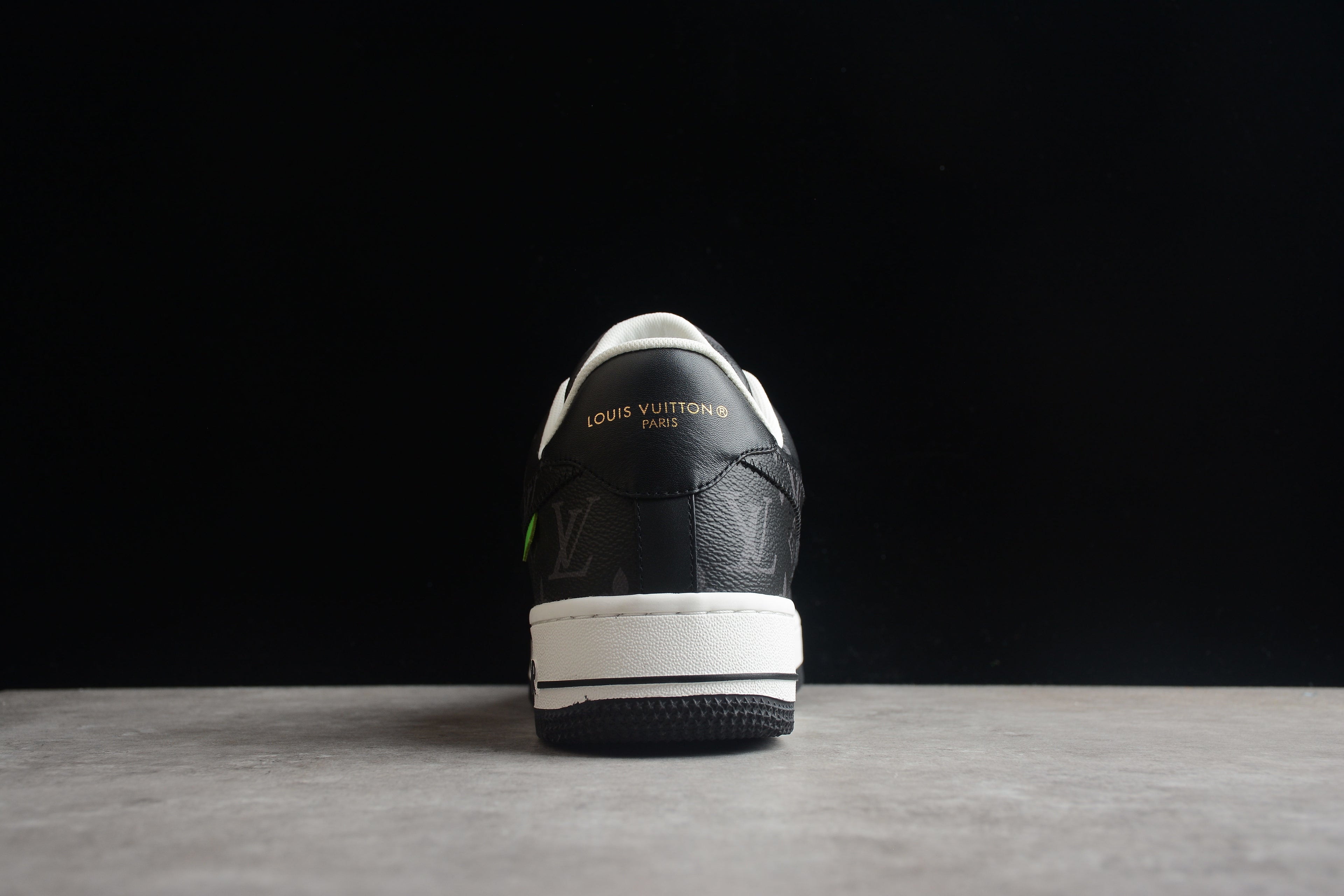 Air Force 1 Low LV – Blanco / Negro