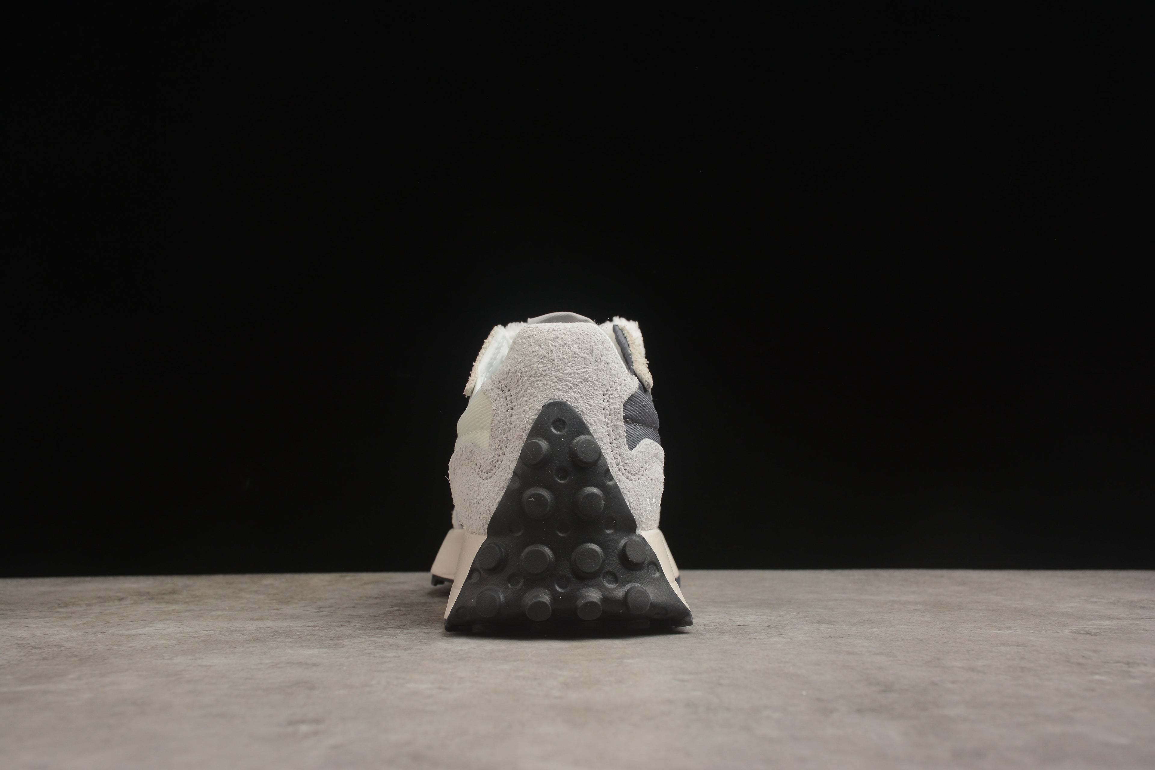 New Balance 327 – Gris / Piel