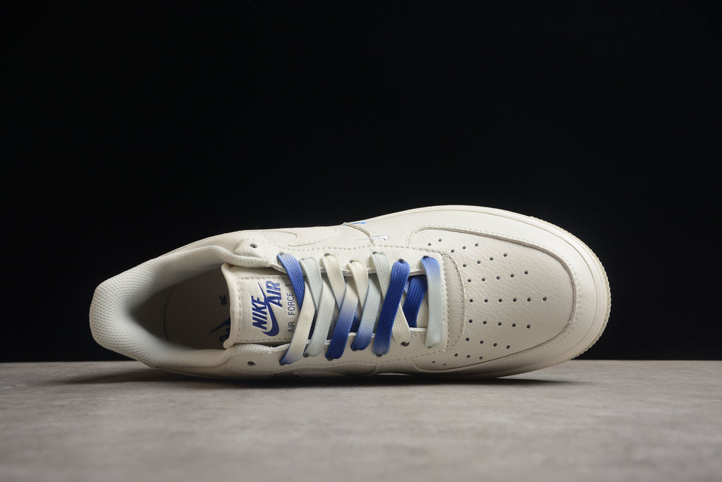 Nike Air Force 1 Low – Blanco / Azul