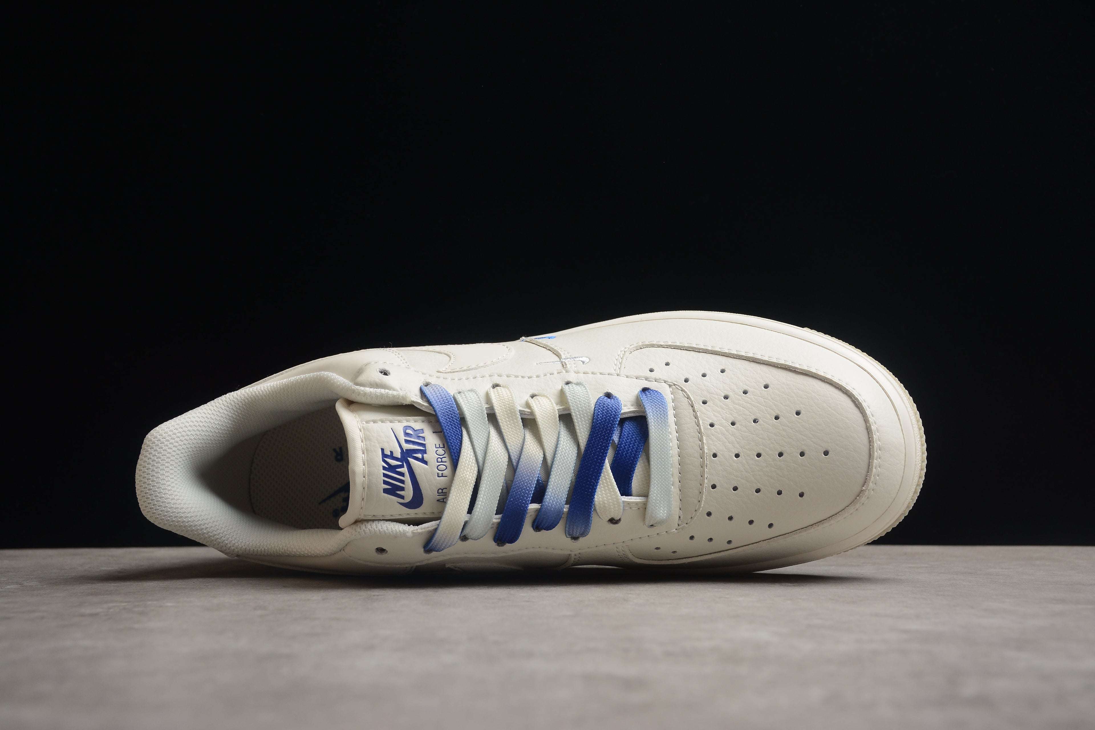 Nike Air Force 1 Low – Blanco / Azul