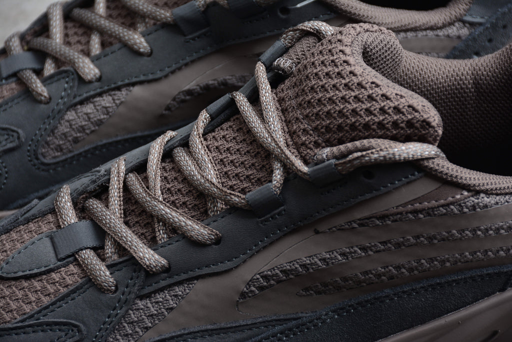 Adidas Yeezy 700 – Marrón