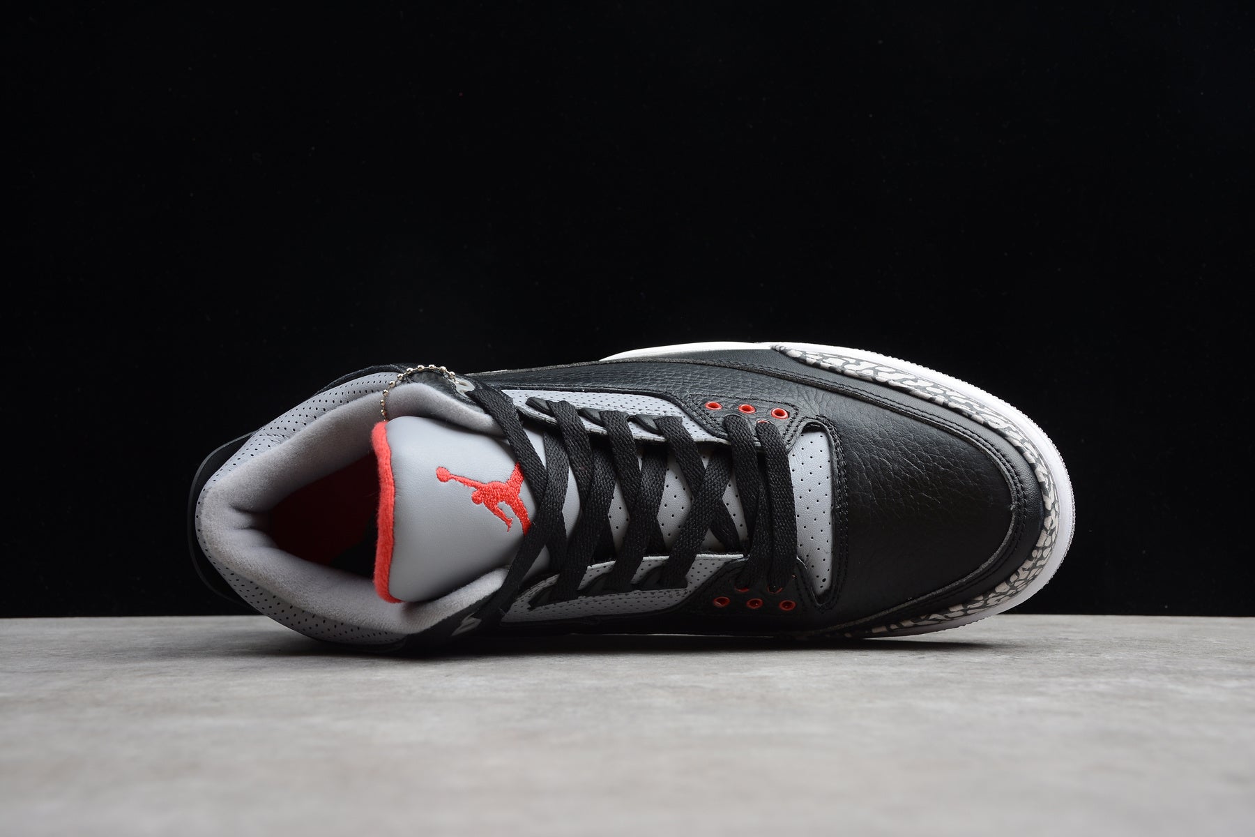 Air Jordan 3 – Negro / Gris