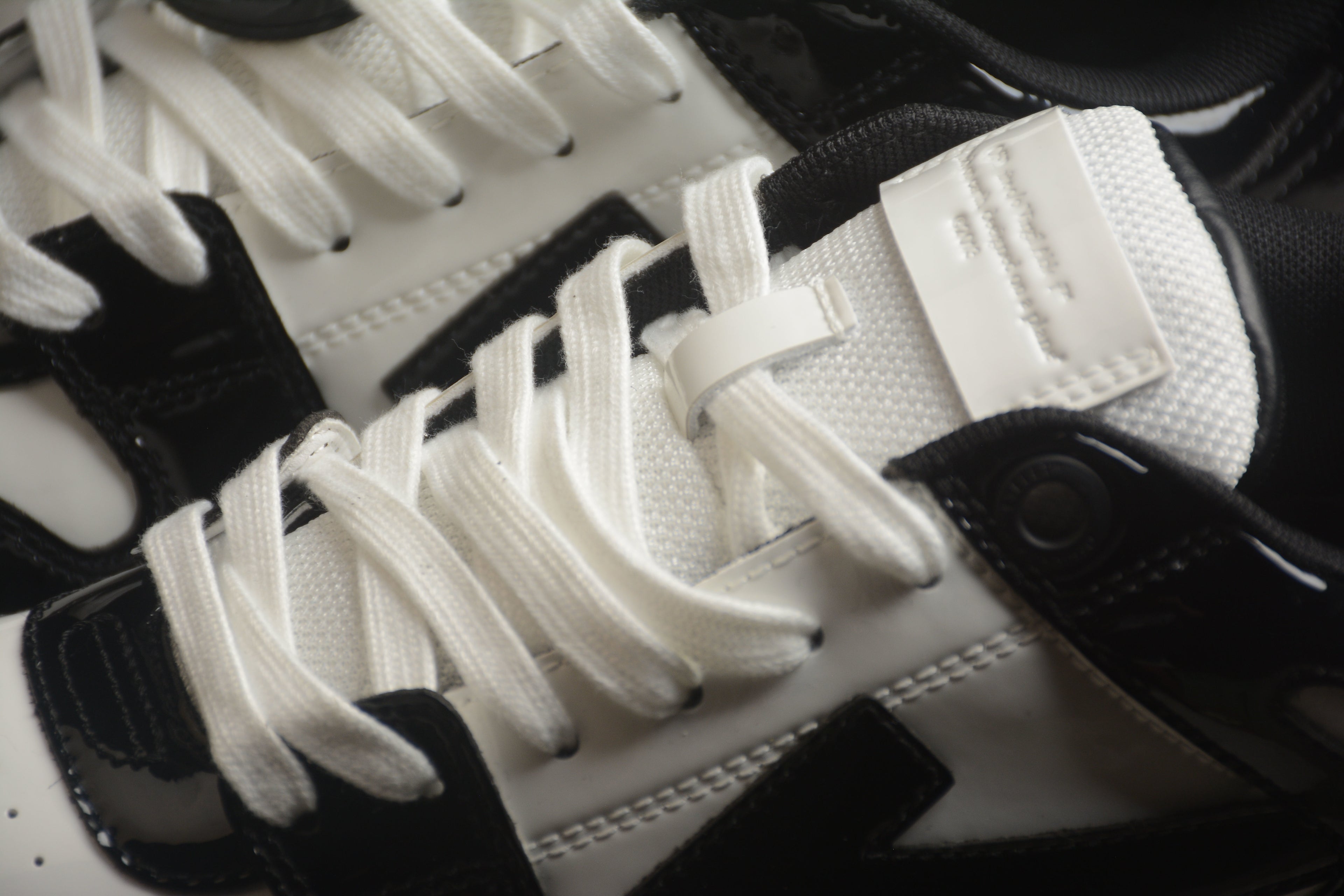 Off-White – Negro / Blanco