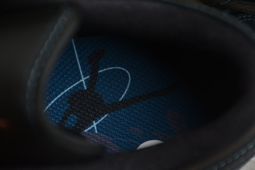 Jordan 1 Low – Negro / Azul Oscuro
