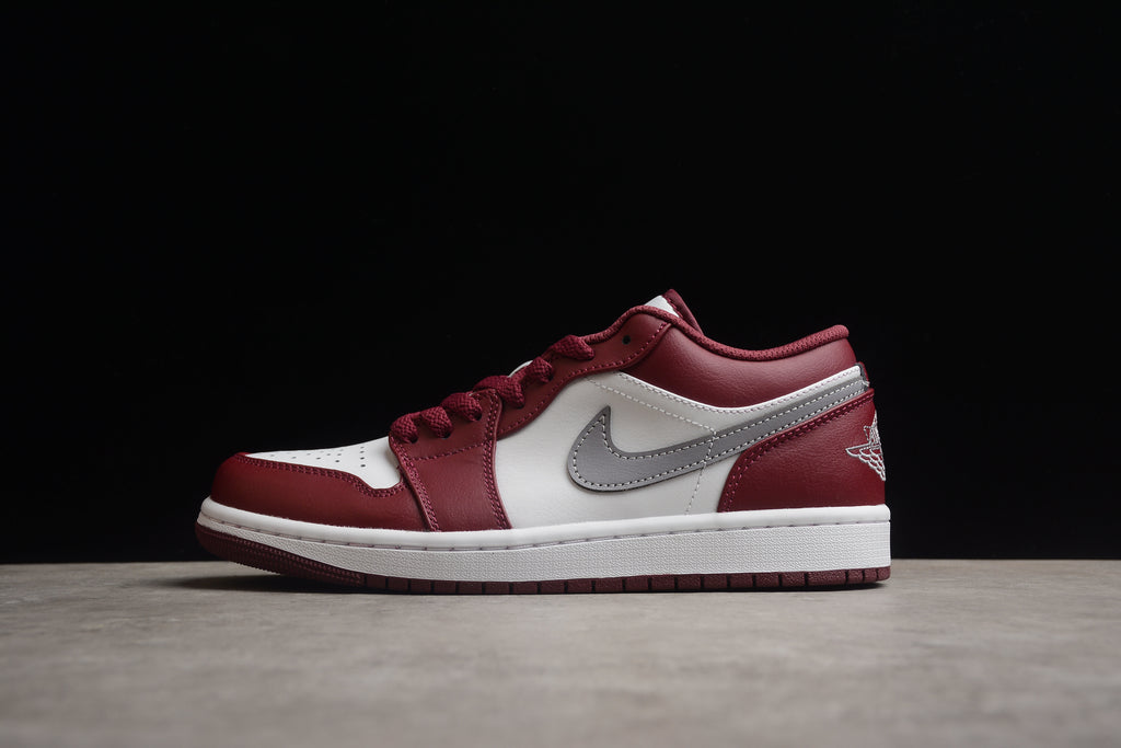 Jordan 1 Low – Granate / Blanco