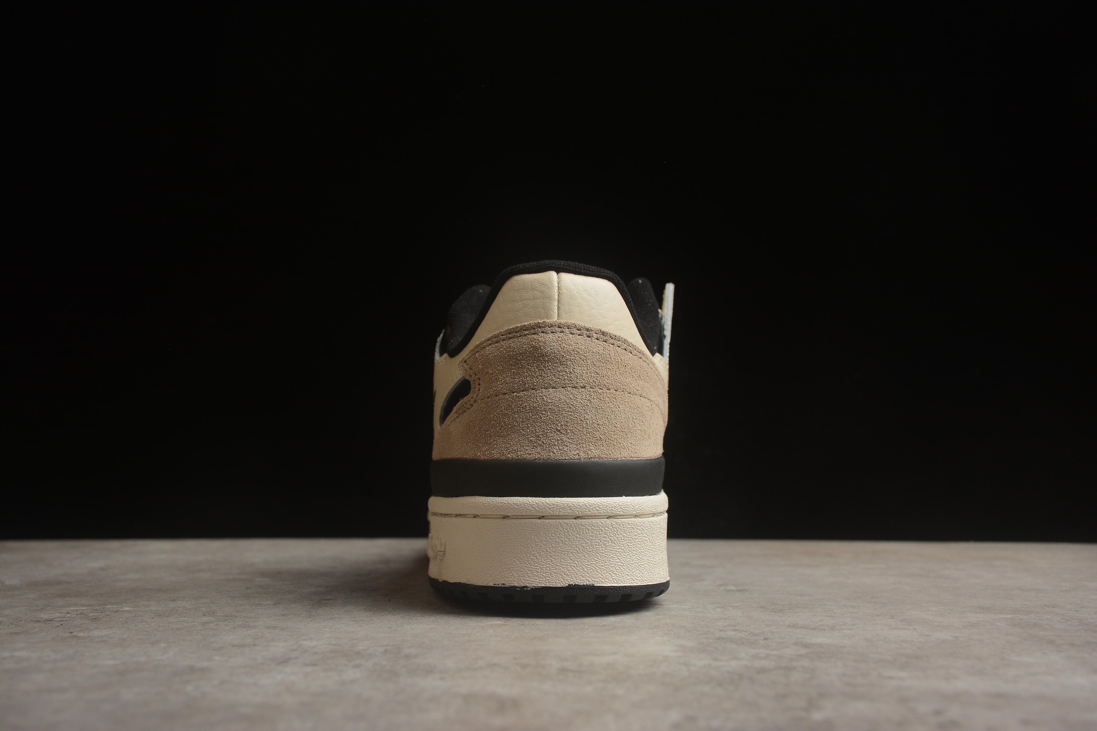 Adidas Forum – Beige / Negro