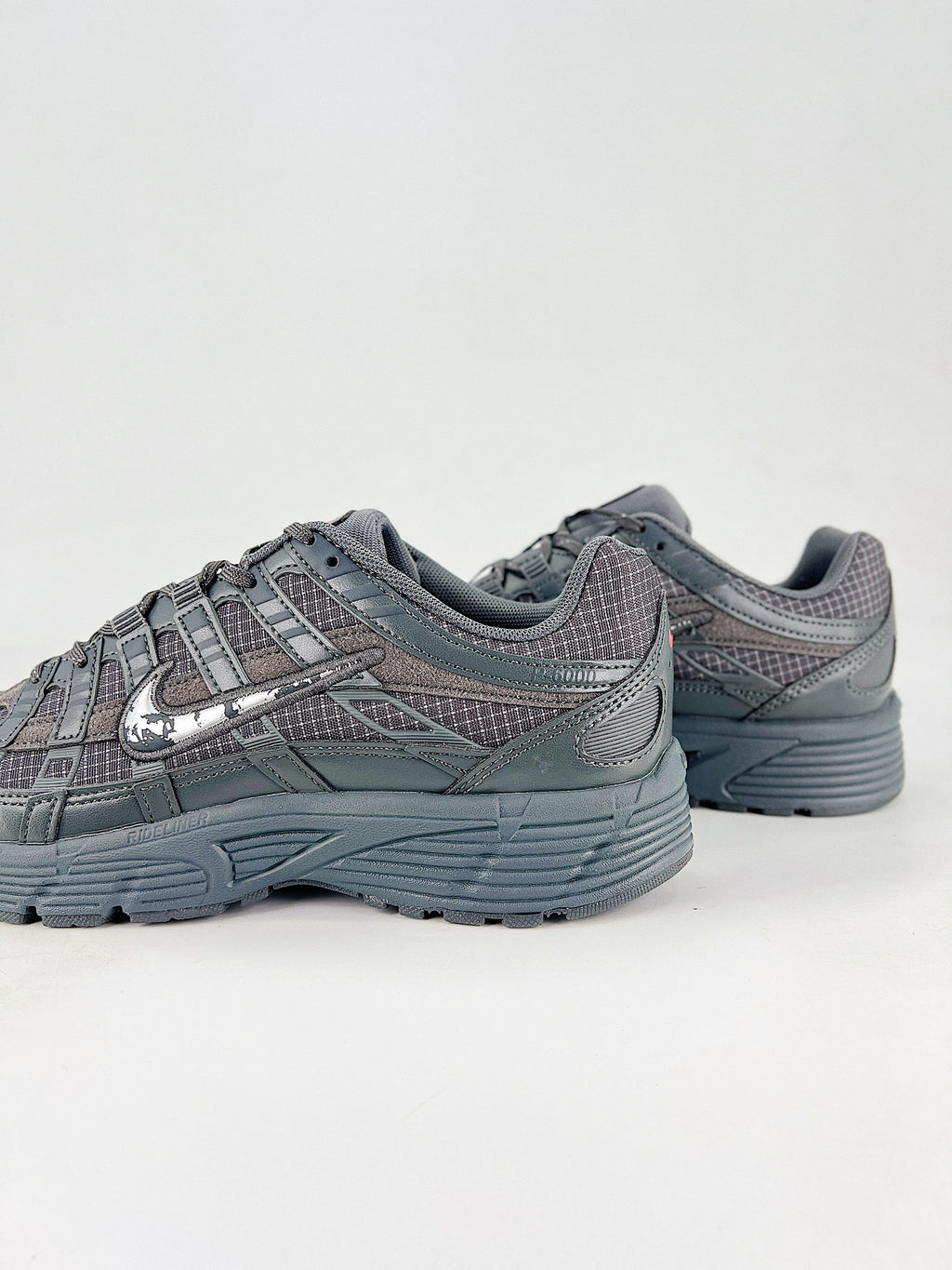 P-6000 – Gris
