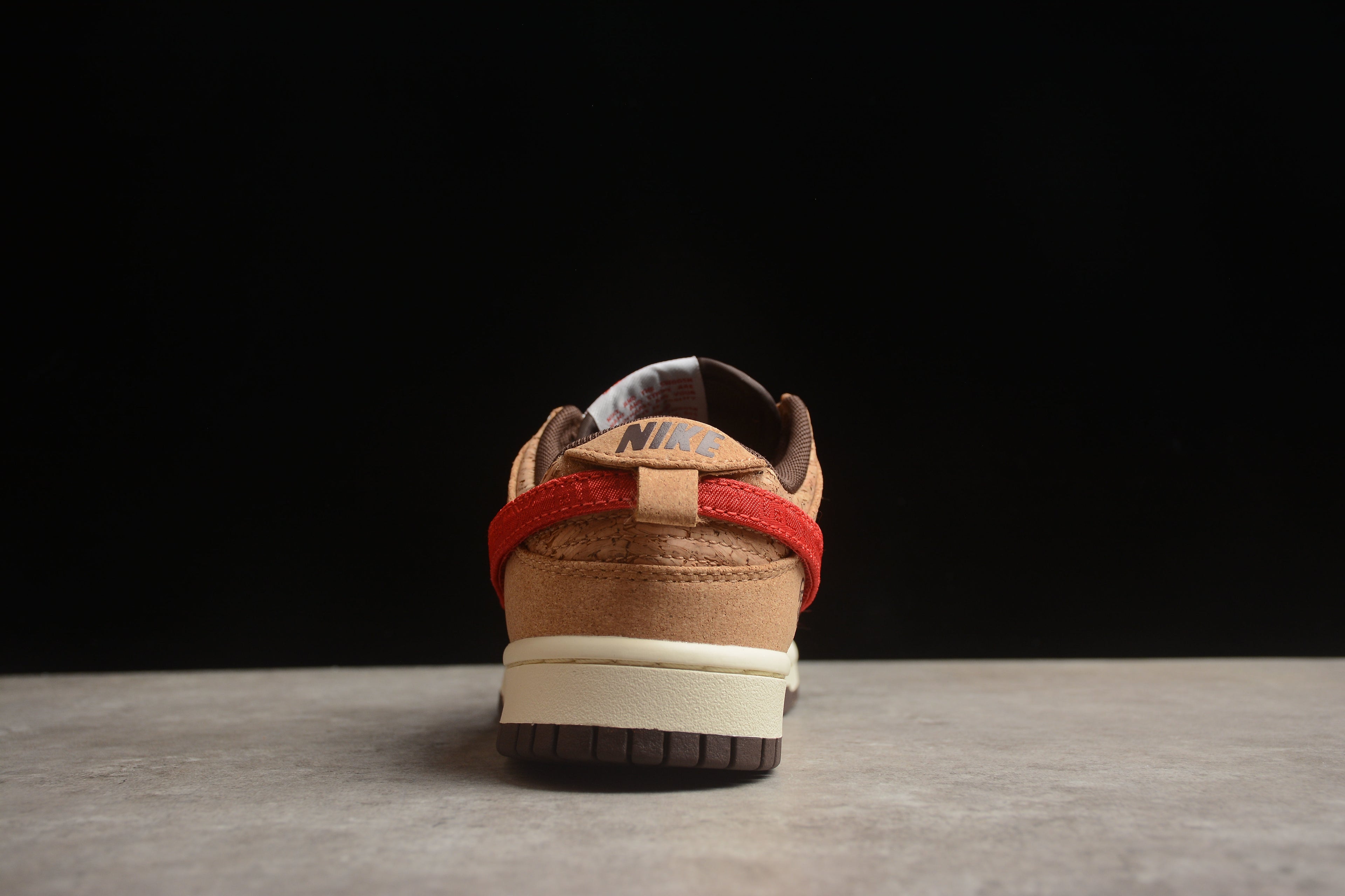 Dunk SB – Marrón / Rojo