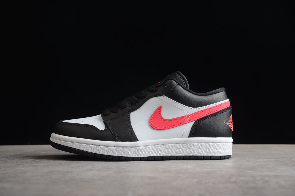 Jordan 1 Low – Negro / Blanco / Rosa