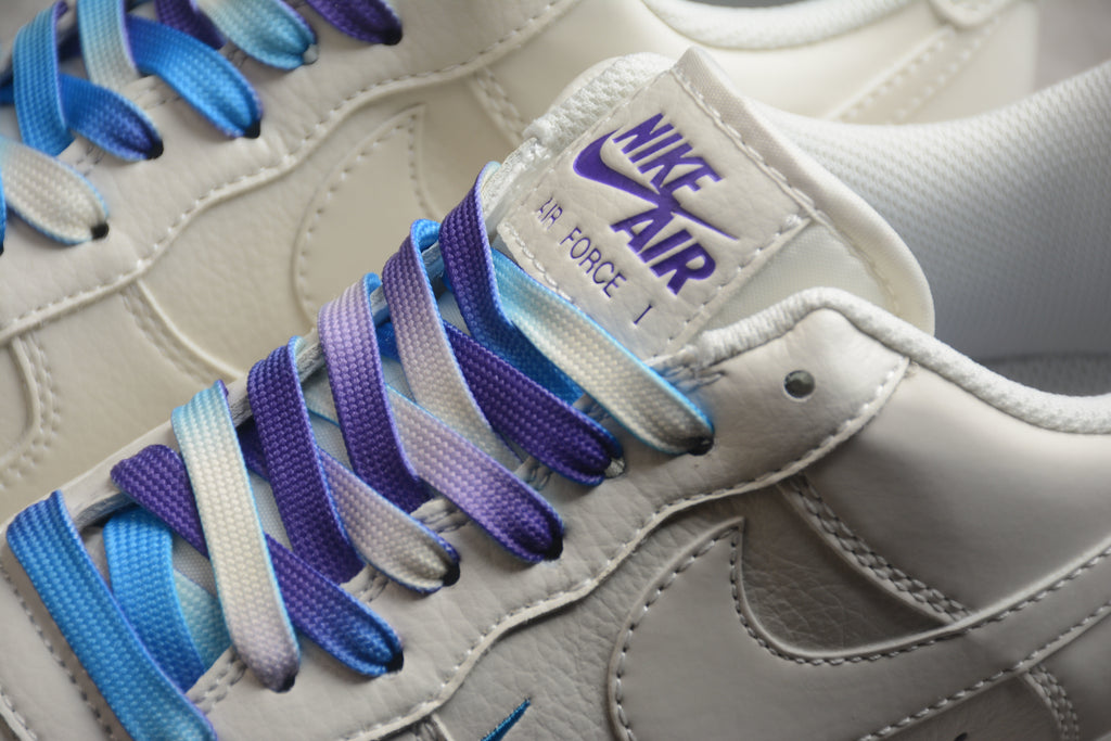 Nike Air Force 1 Low – Blanco / Lila / Azul