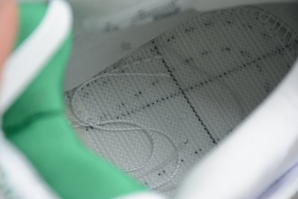 Air Jordan 4 – Blanco Chapas / Verde
